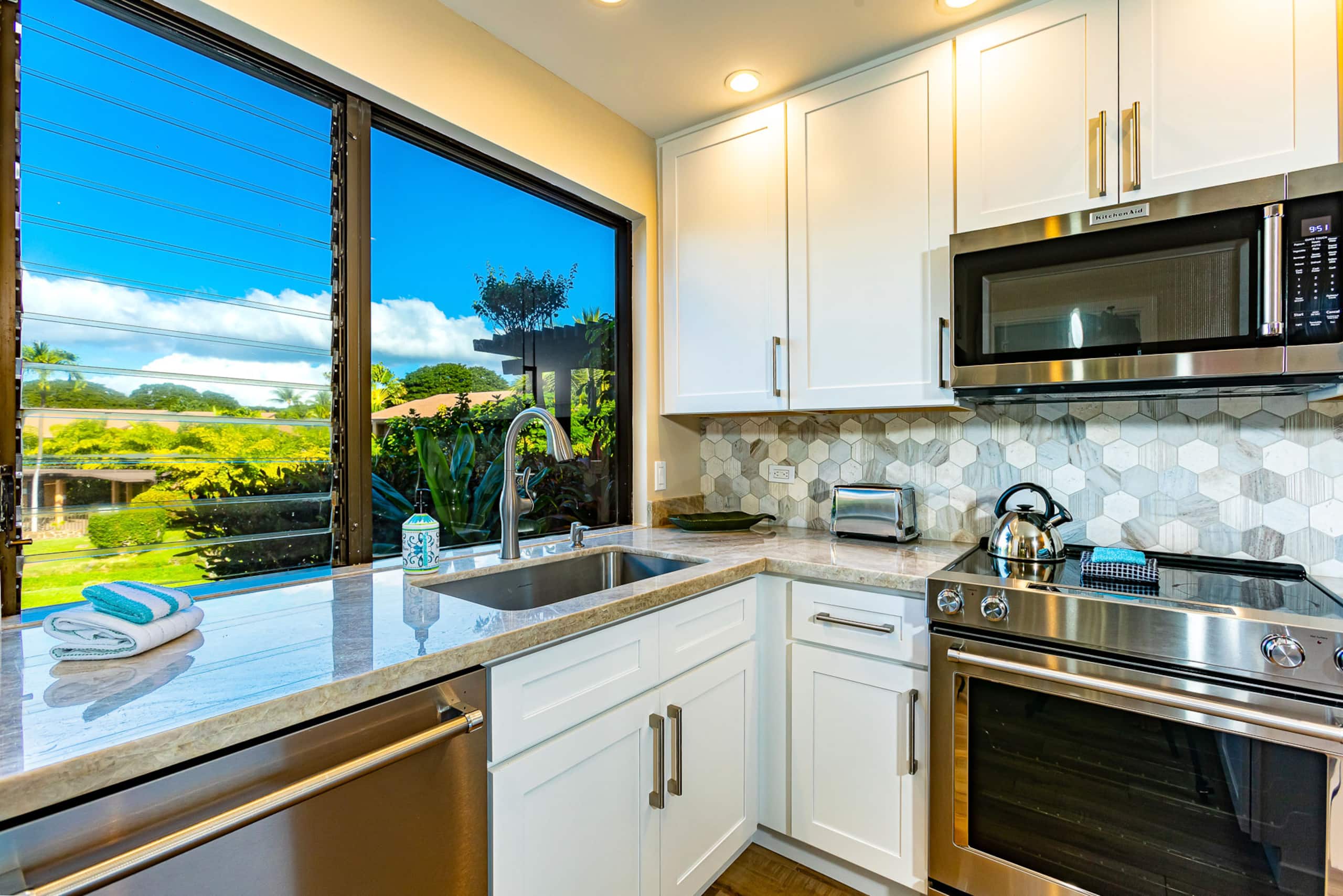 Condo in Kihei · ★4.88 · 1 bedroom · 2 beds · 2 baths - Image 12