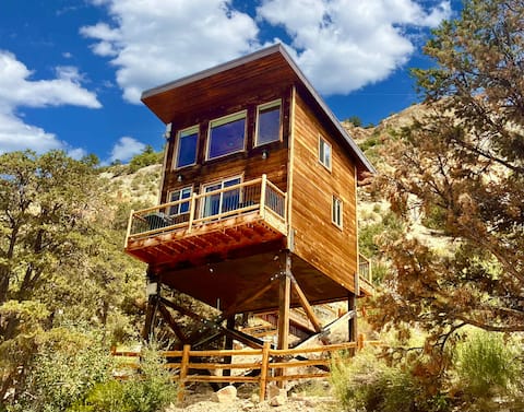 Top performing Airbnb: Stargazing Treetop near Zion with King Bed in Orderville