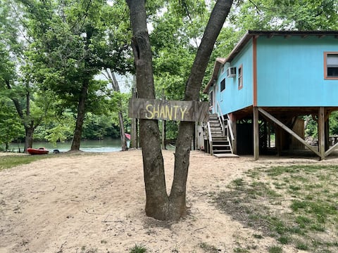 The Shanty w/ Private Beach + Wi-Fi + Secluded