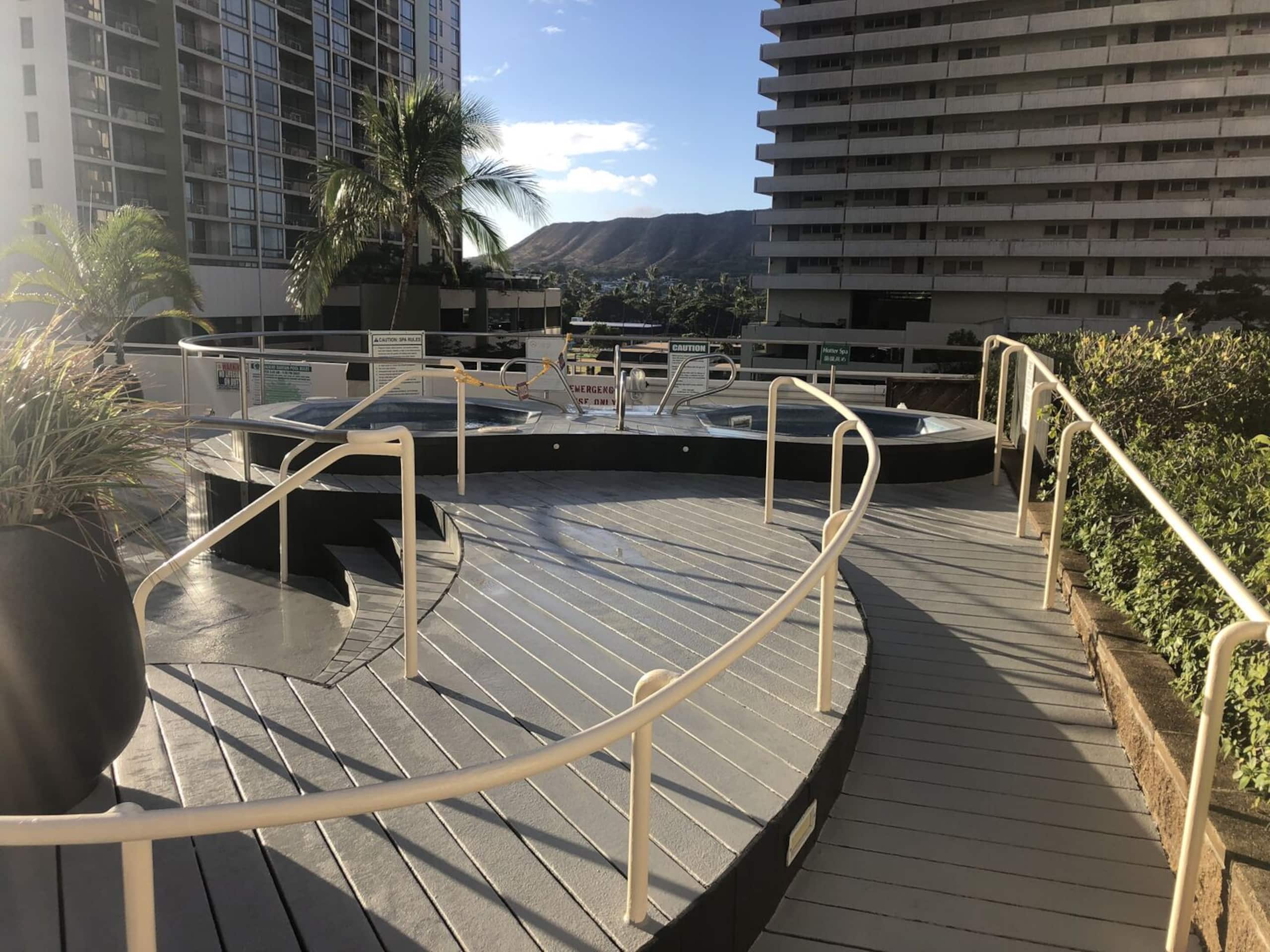 Condo in Honolulu · ★4.33 · 1 bedroom · 2 beds · 1 private bath - Image 32