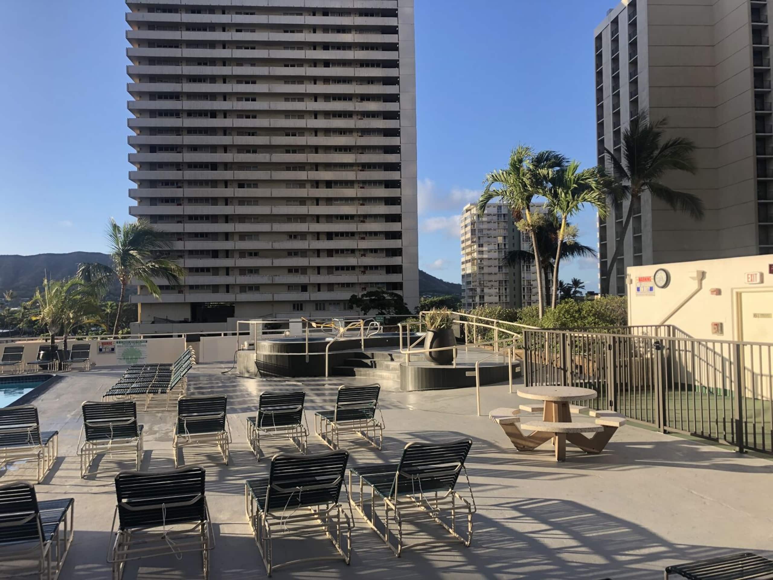 Condo in Honolulu · ★4.33 · 1 bedroom · 2 beds · 1 private bath - Image 29