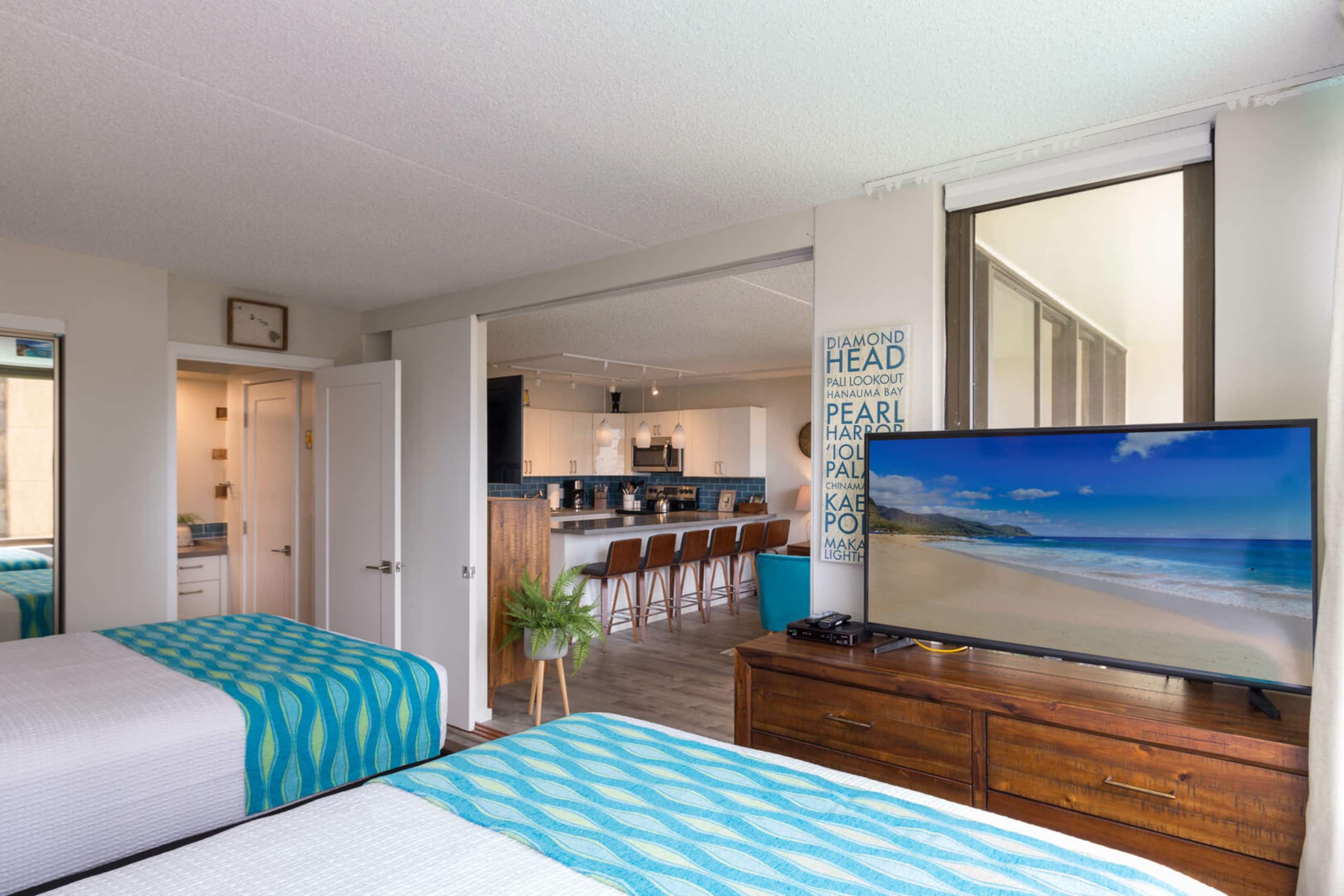 Condo in Honolulu · ★4.33 · 1 bedroom · 2 beds · 1 private bath - Image 15