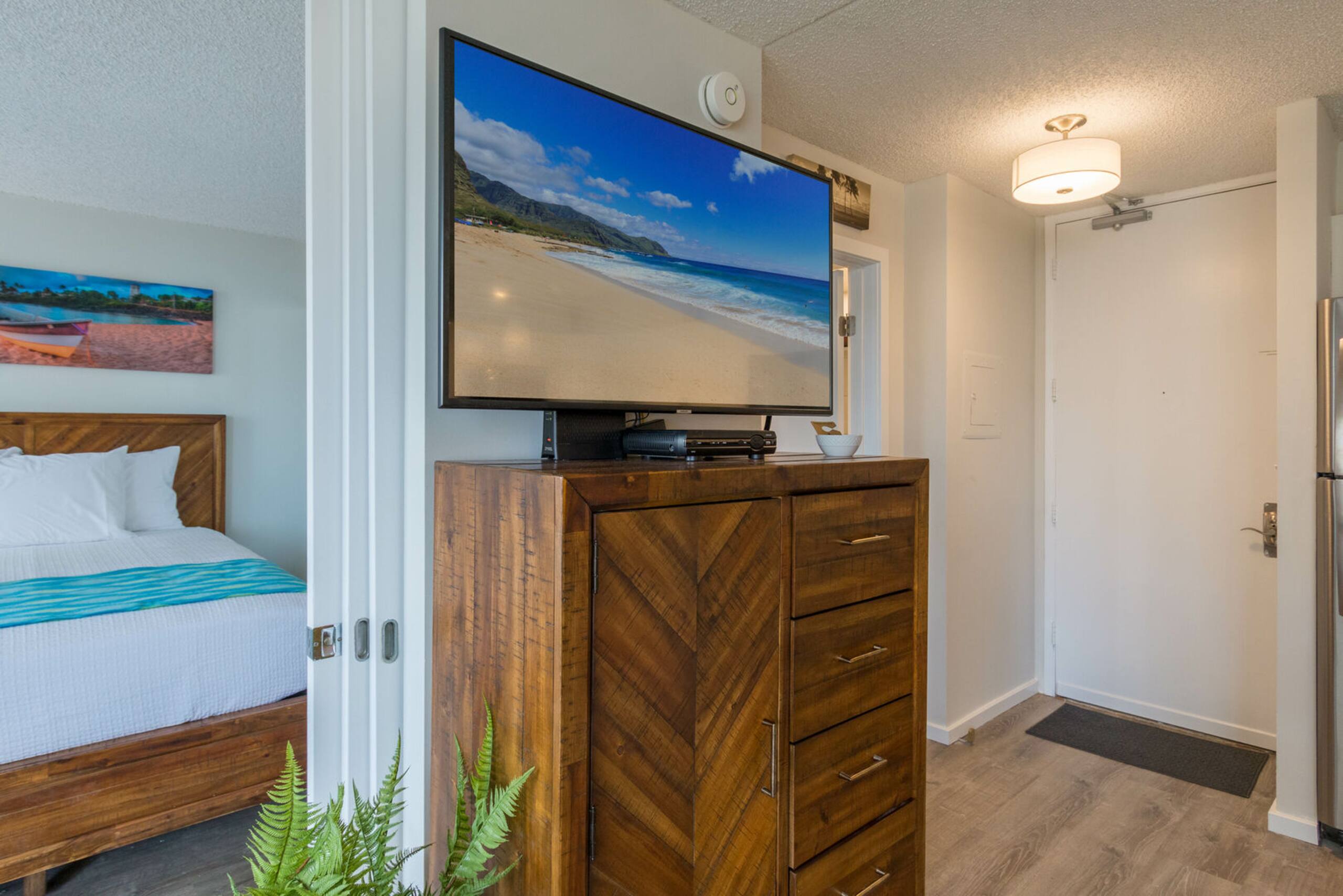 Condo in Honolulu · ★4.33 · 1 bedroom · 2 beds · 1 private bath - Image 7