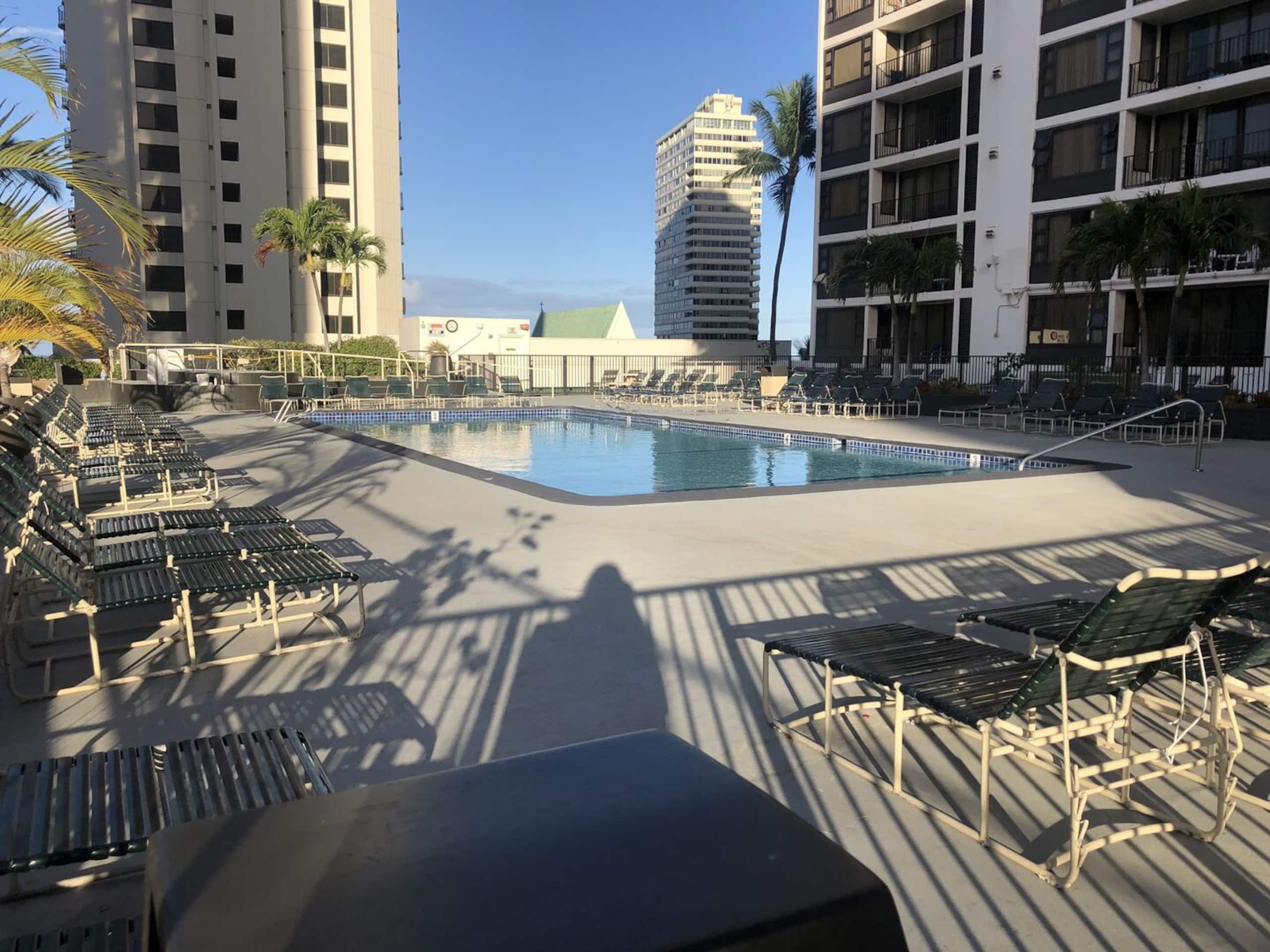 Condo in Honolulu · ★4.33 · 1 bedroom · 2 beds · 1 private bath - Image 27