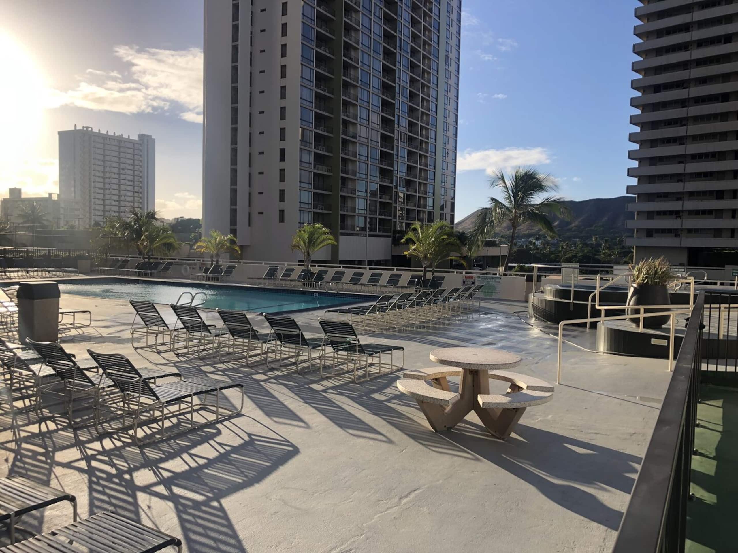 Condo in Honolulu · ★4.33 · 1 bedroom · 2 beds · 1 private bath - Image 28