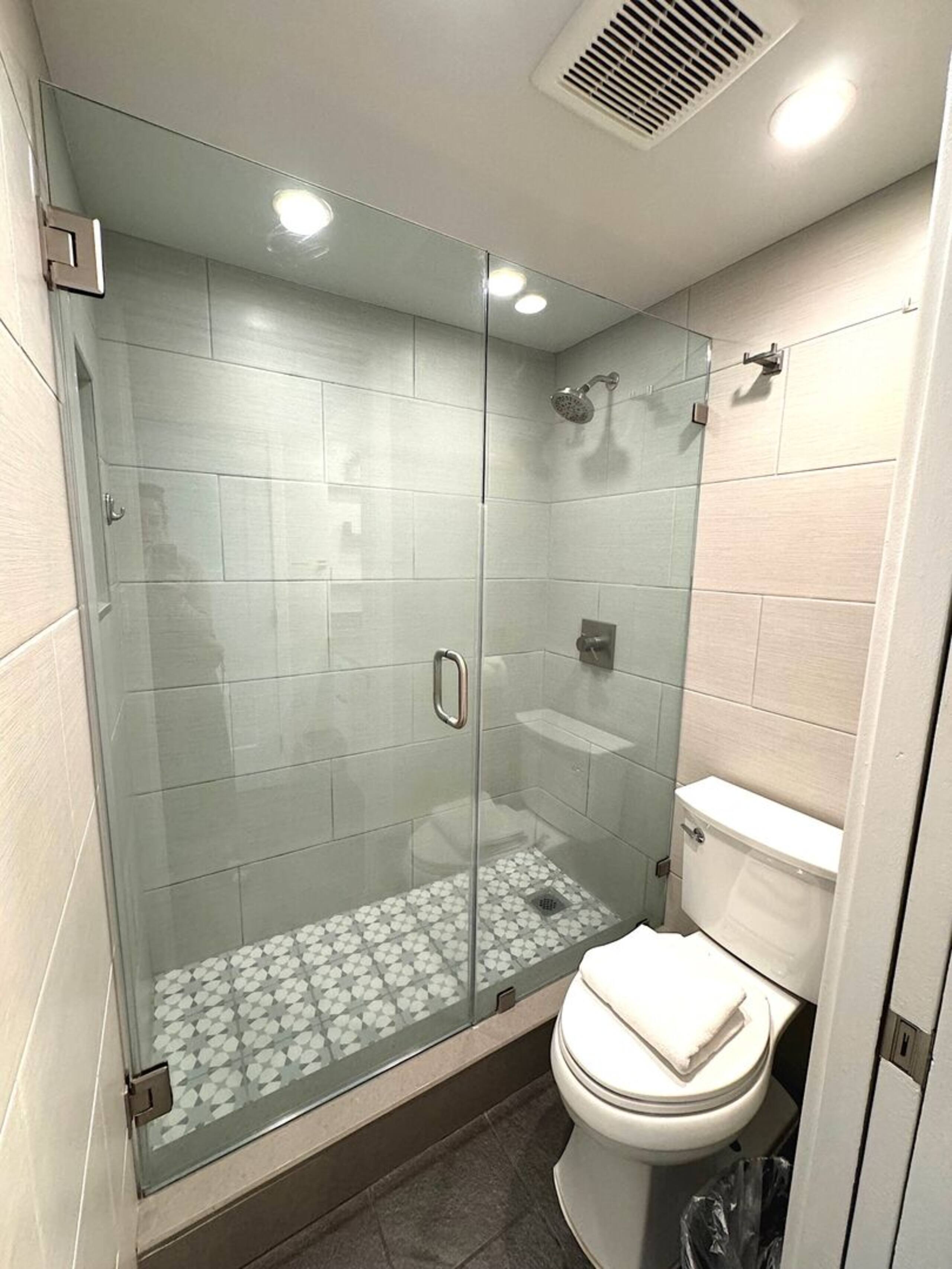 Condo in Honolulu · ★4.33 · 1 bedroom · 2 beds · 1 private bath - Image 17