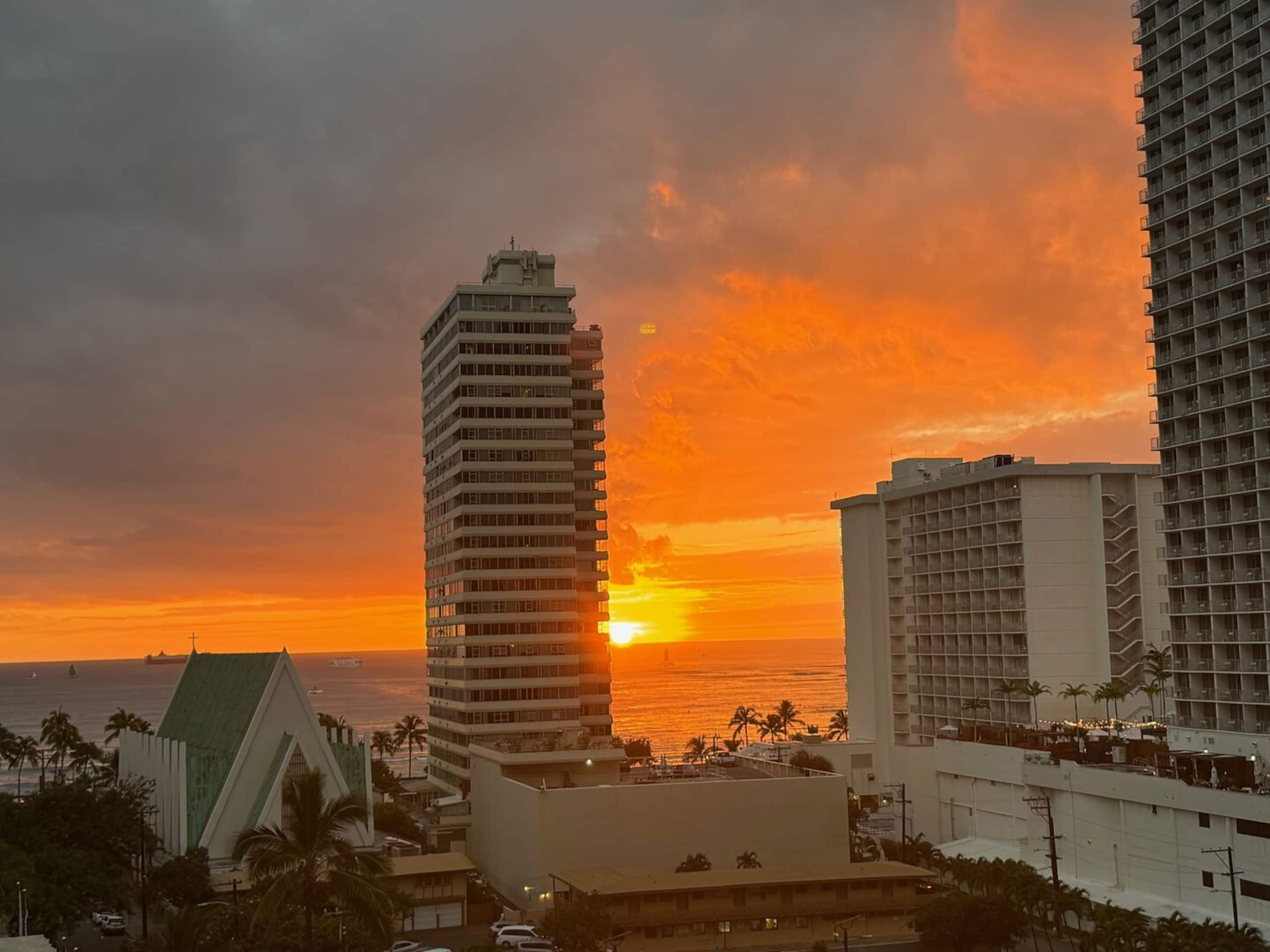 Condo in Honolulu · ★4.33 · 1 bedroom · 2 beds · 1 private bath - Image 39
