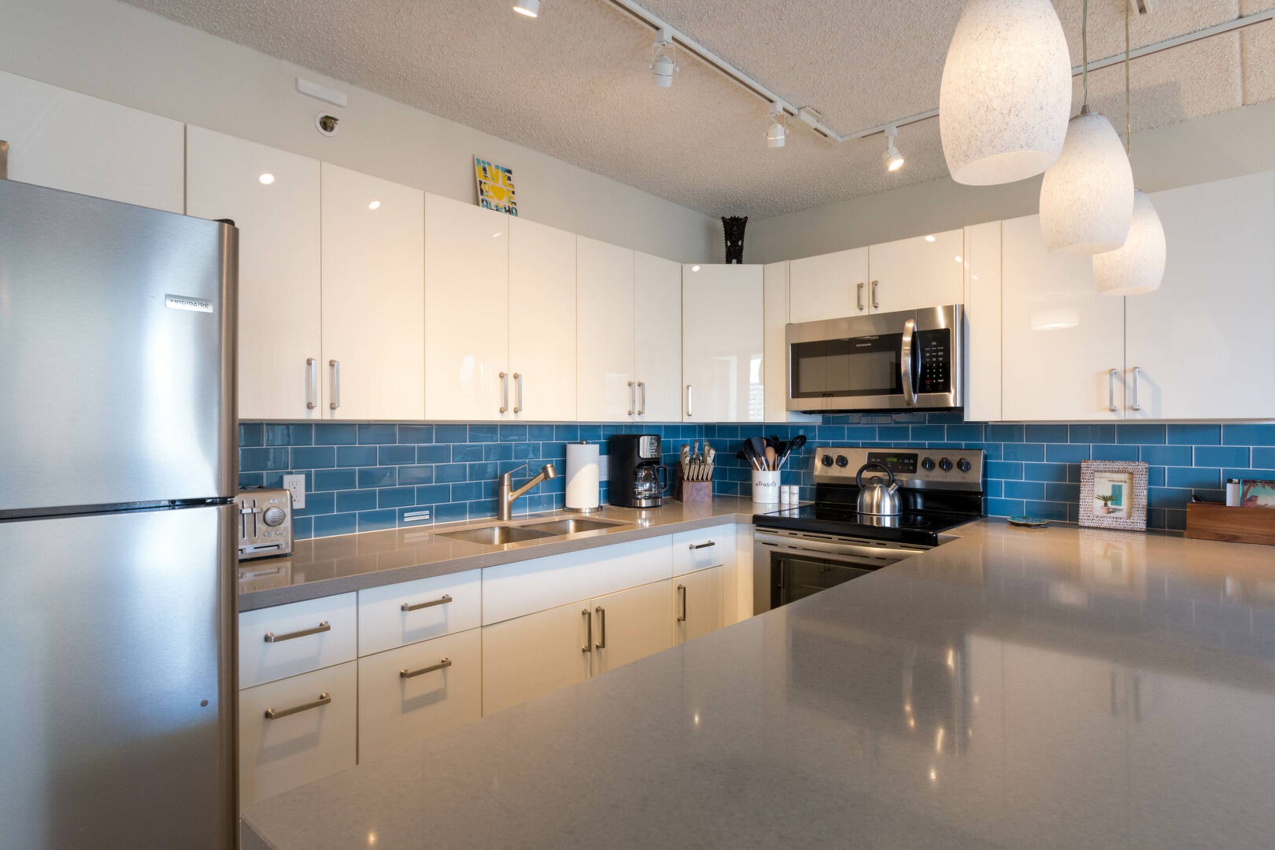 Condo in Honolulu · ★4.33 · 1 bedroom · 2 beds · 1 private bath - Image 10