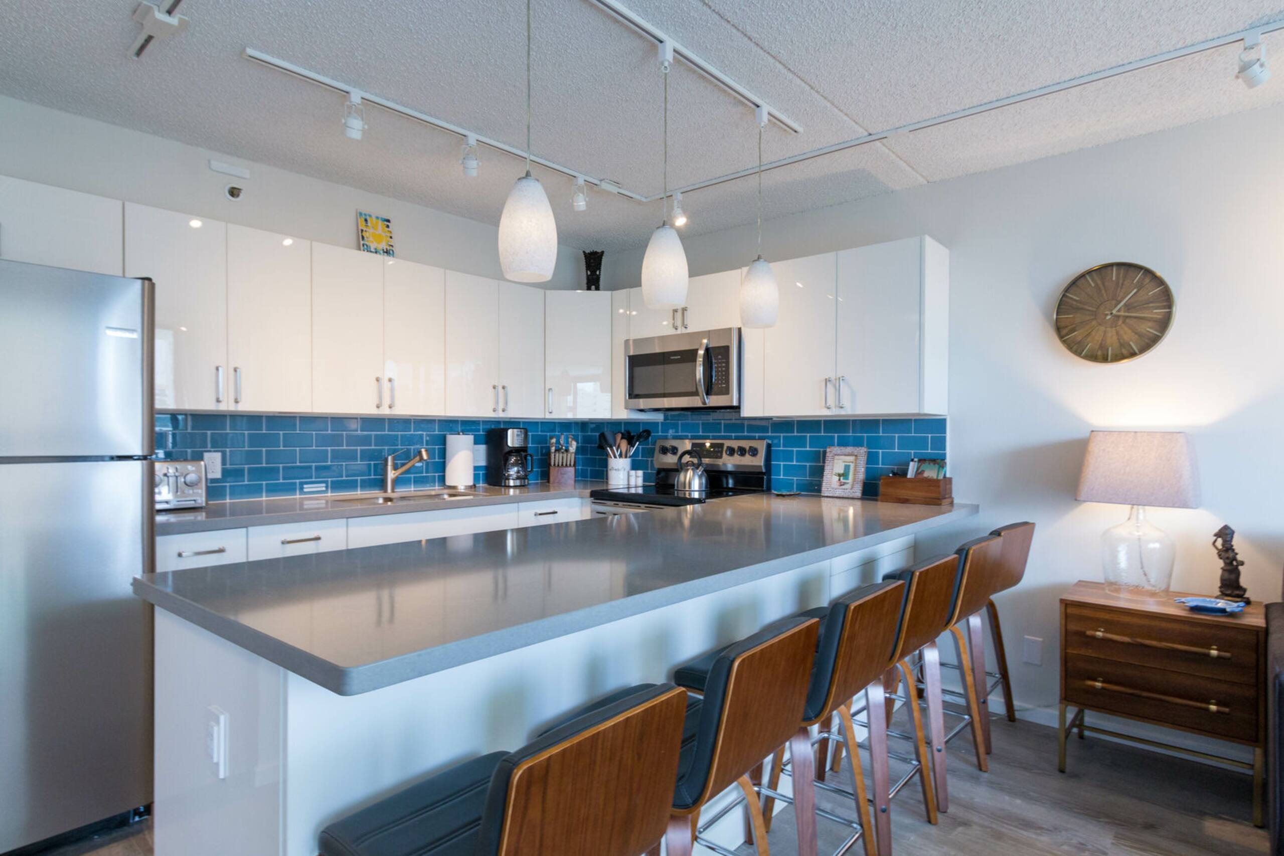 Condo in Honolulu · ★4.33 · 1 bedroom · 2 beds · 1 private bath - Image 9