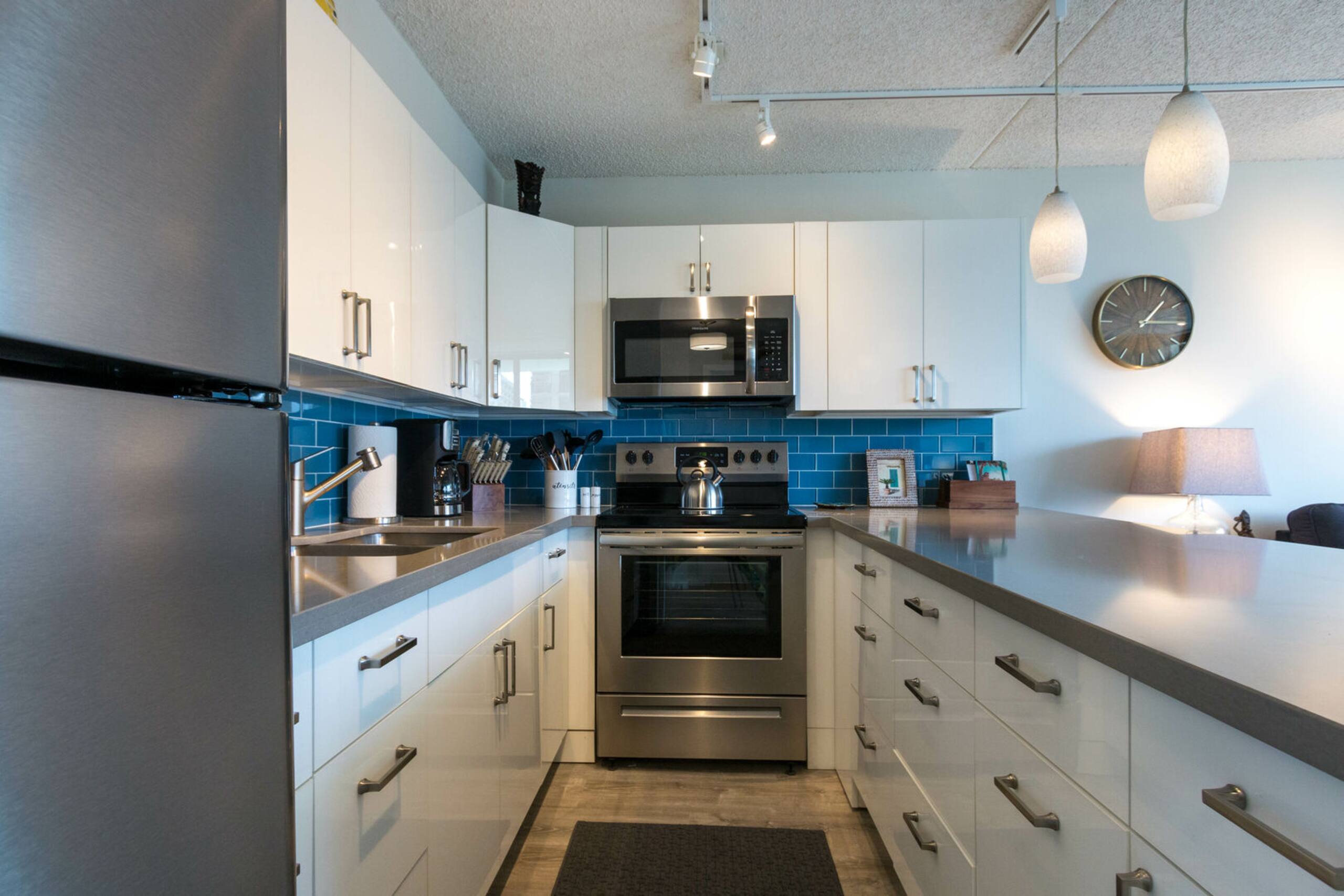 Condo in Honolulu · ★4.33 · 1 bedroom · 2 beds · 1 private bath - Image 11