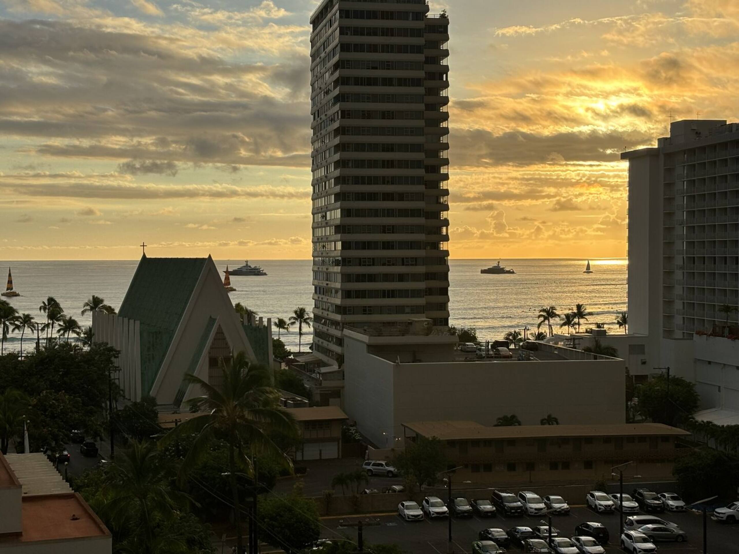 Condo in Honolulu · ★4.33 · 1 bedroom · 2 beds · 1 private bath - Image 23