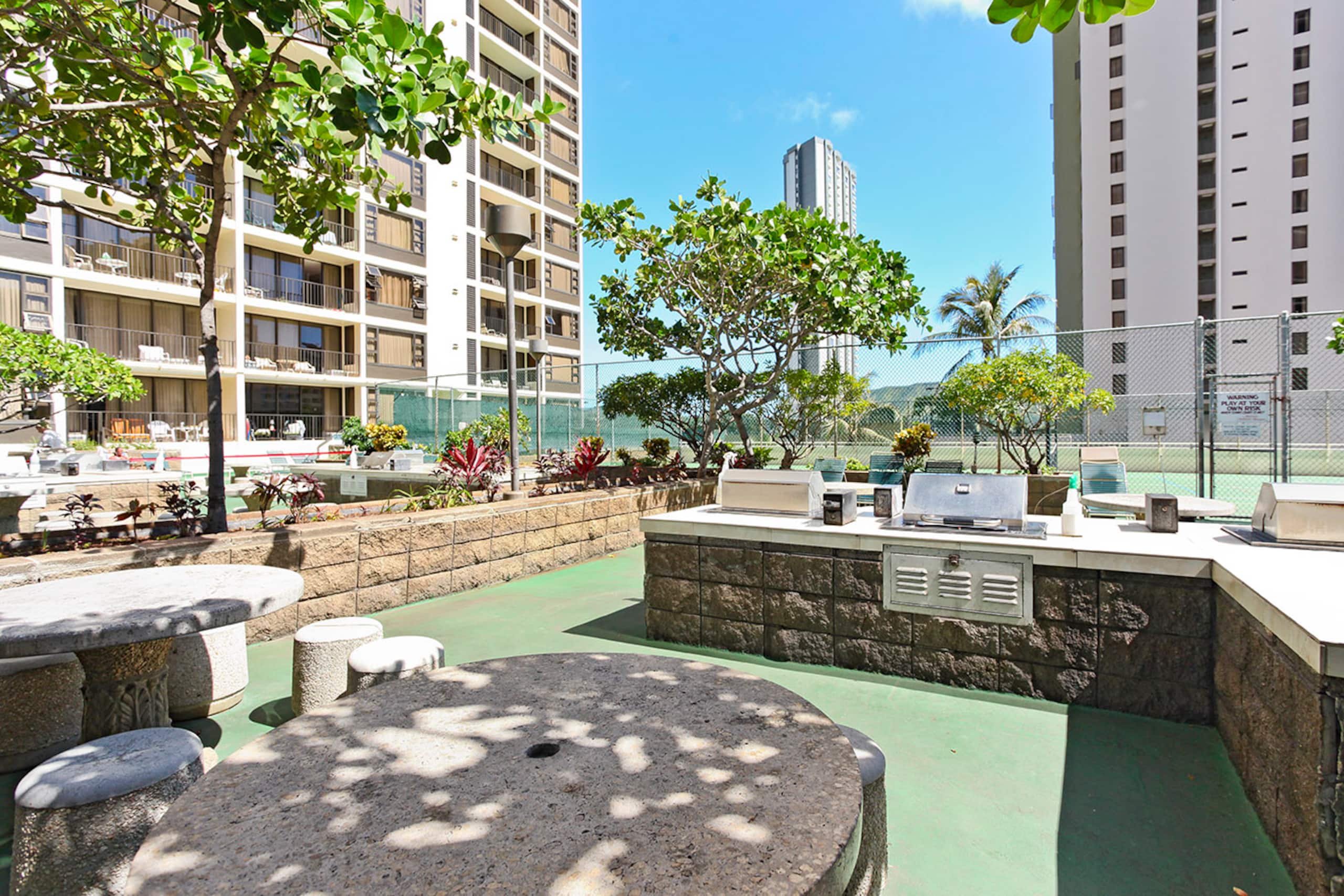 Condo in Honolulu · ★4.33 · 1 bedroom · 2 beds · 1 private bath - Image 30