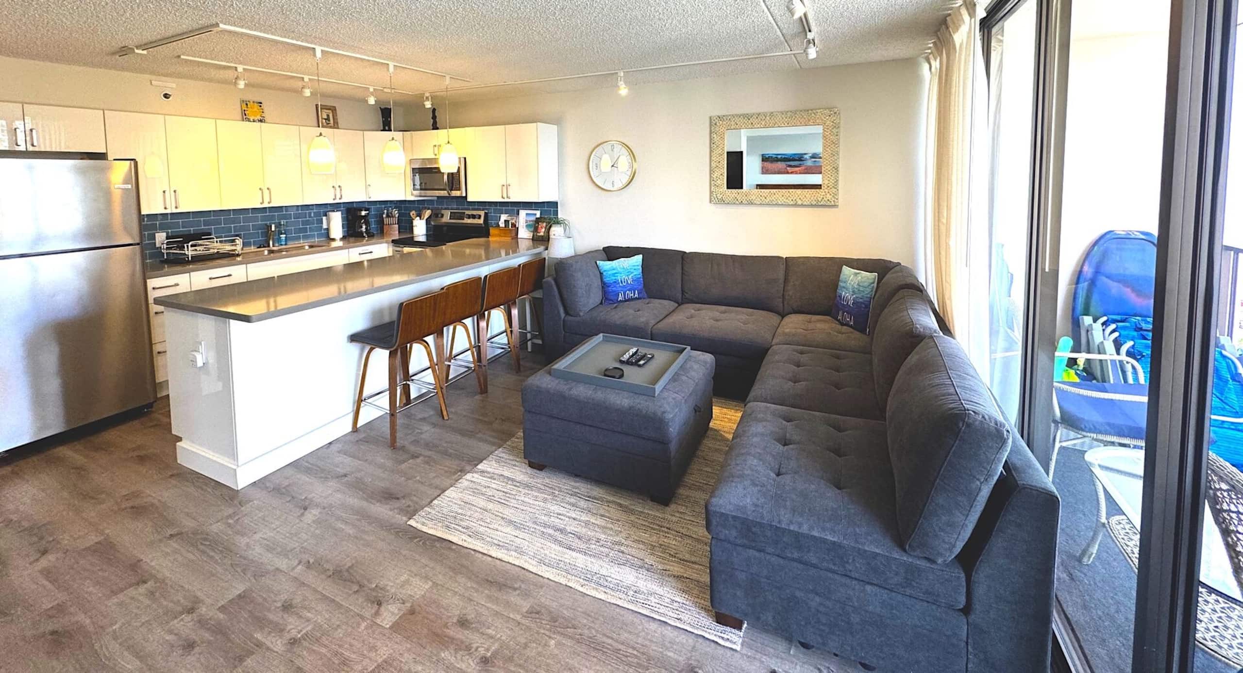 Condo in Honolulu · ★4.33 · 1 bedroom · 2 beds · 1 private bath - Image 5