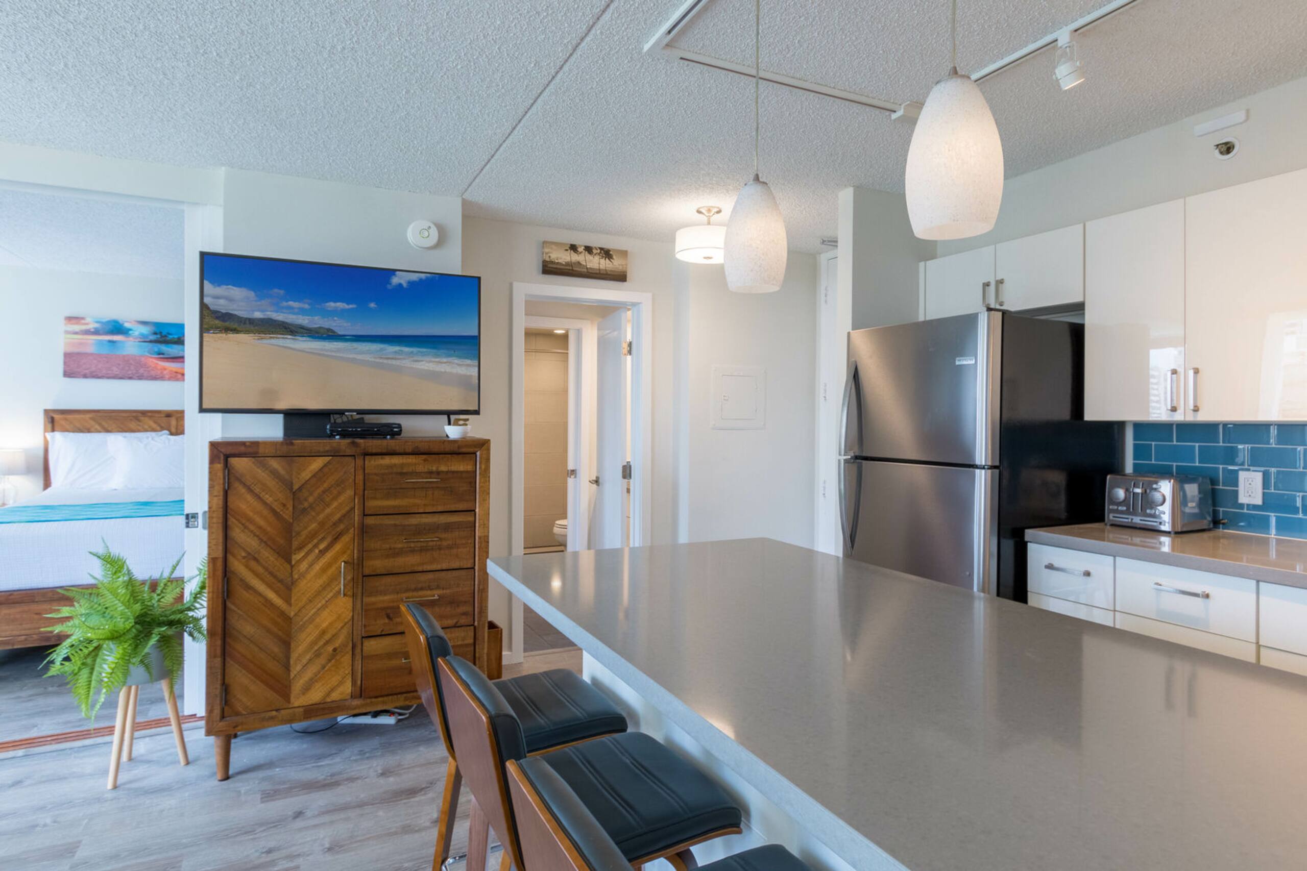 Condo in Honolulu · ★4.33 · 1 bedroom · 2 beds · 1 private bath - Image 12