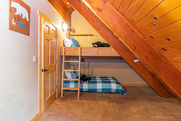 Alternativni pogled na sobu s bračnim krevetom