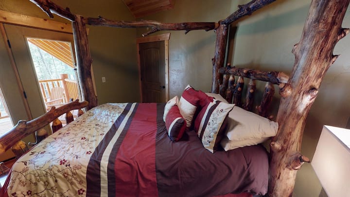 2号卧室，配有标准双人床