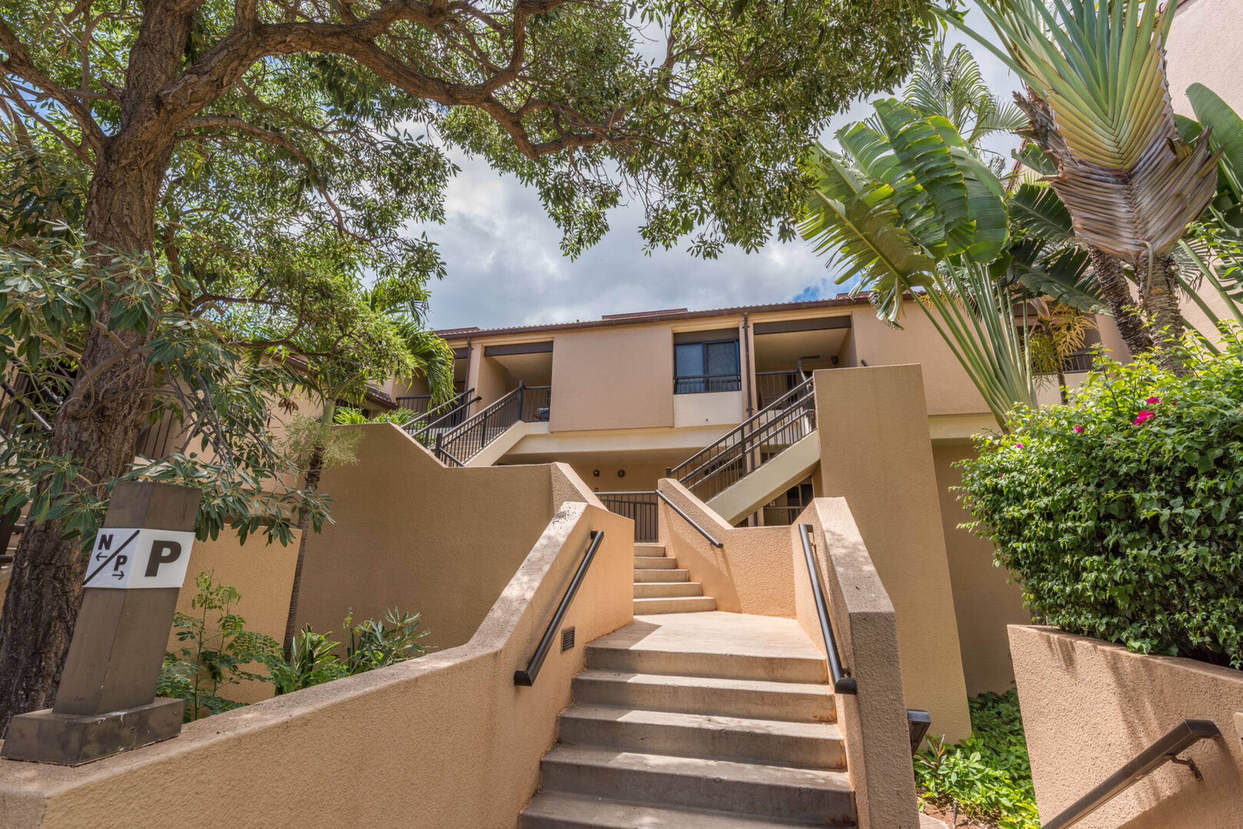 Condo in Lahaina · ★4.89 · 2 bedrooms · 2 beds · 2 baths - Image 26