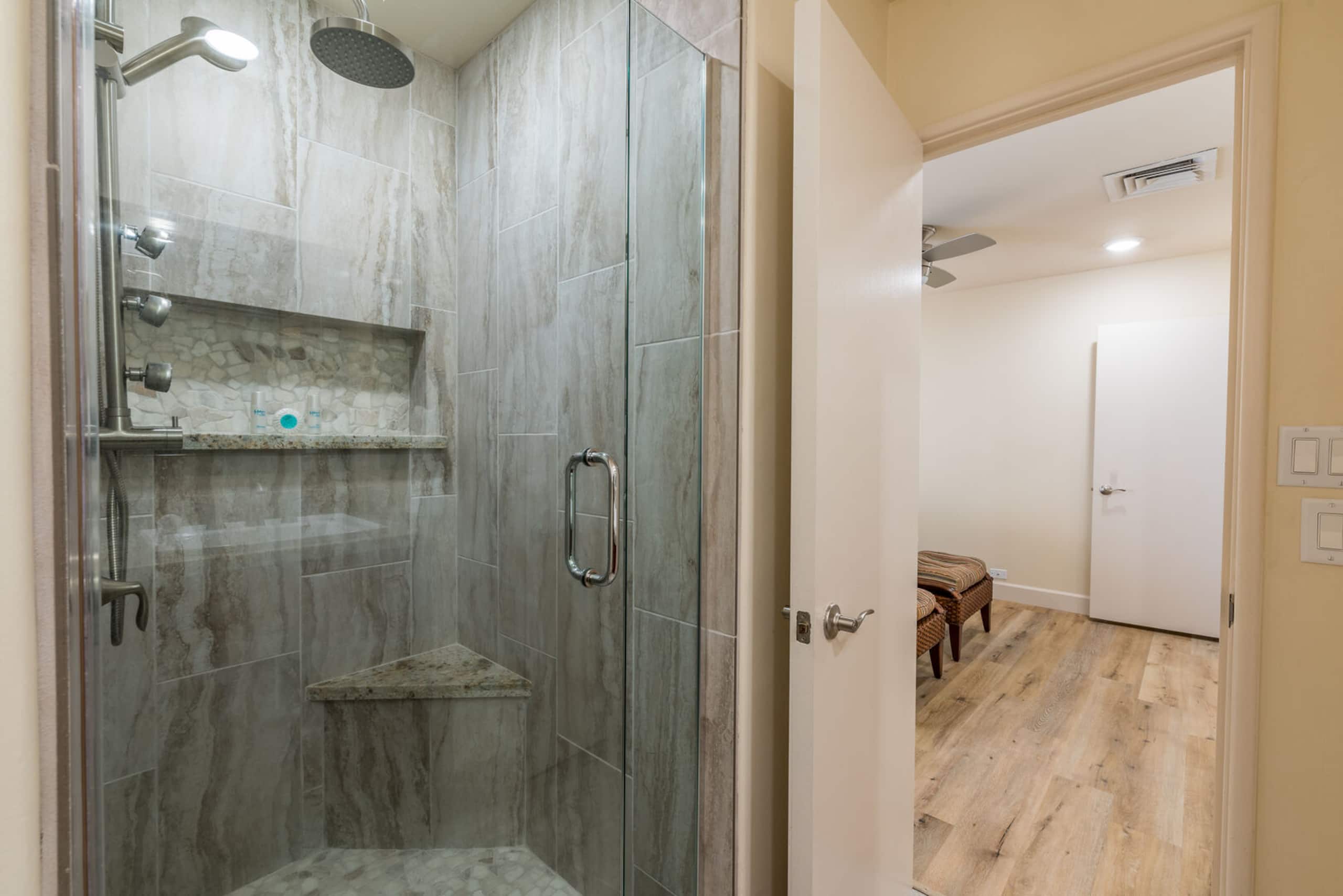 Condo in Lahaina · ★4.89 · 2 bedrooms · 2 beds · 2 baths - Image 20