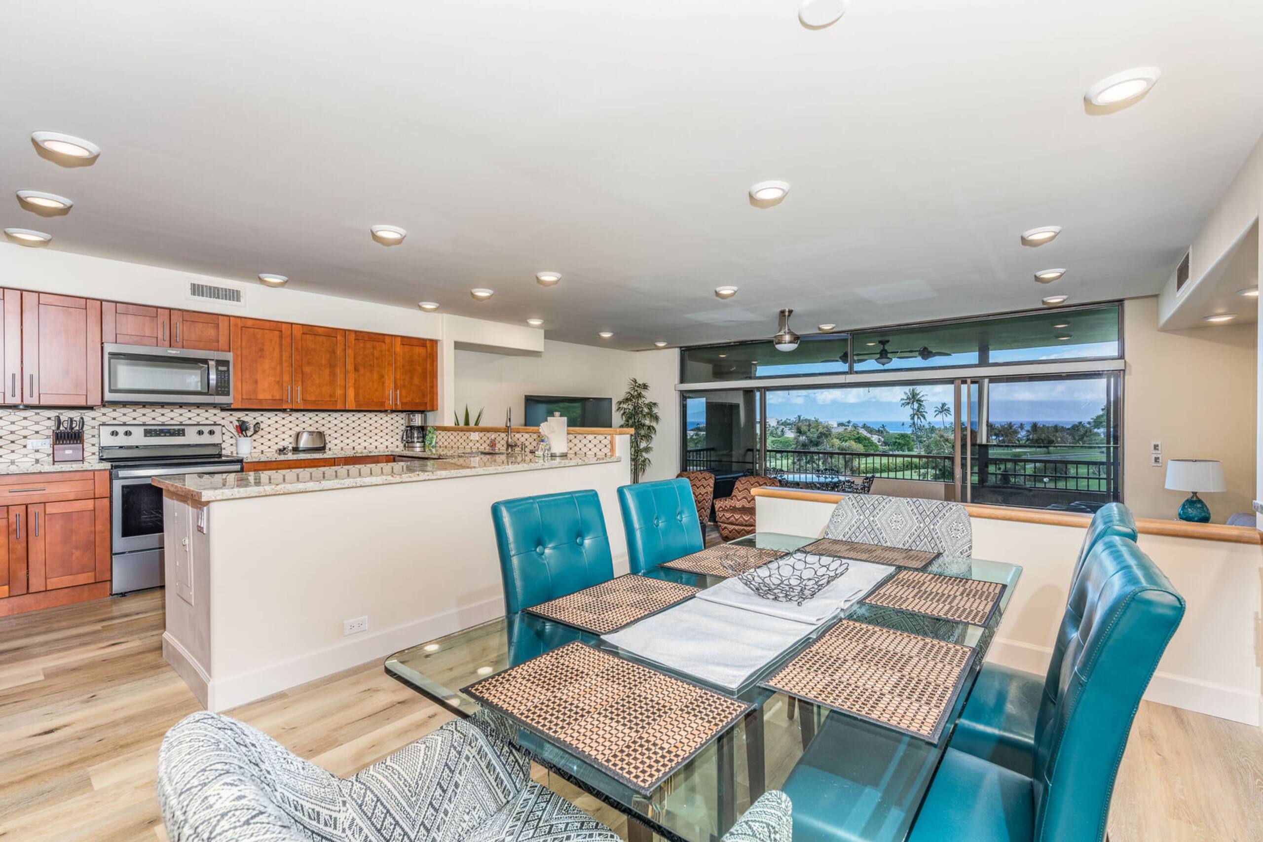 Condo in Lahaina · ★4.89 · 2 bedrooms · 2 beds · 2 baths - Image 9