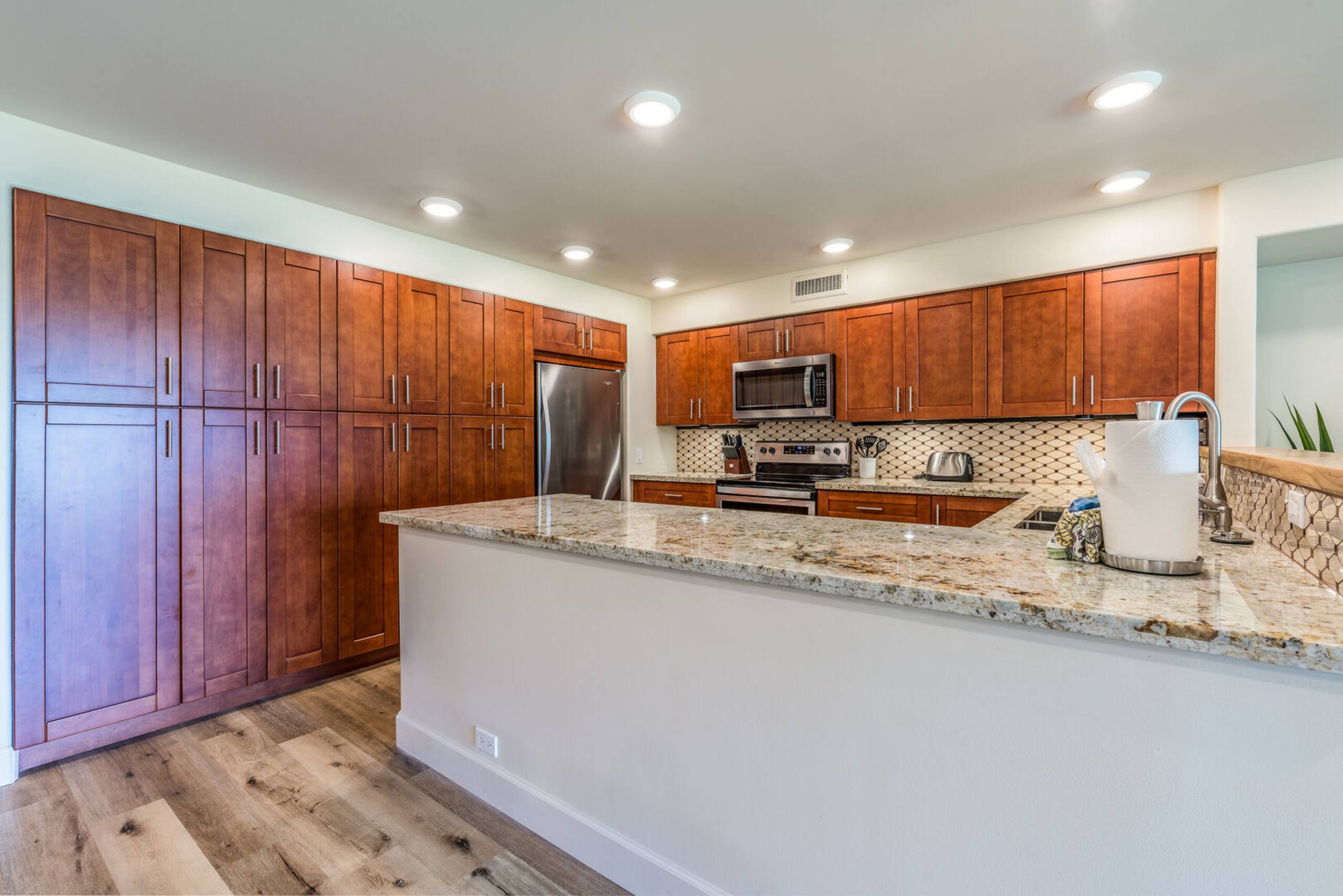 Condo in Lahaina · ★4.89 · 2 bedrooms · 2 beds · 2 baths - Image 5
