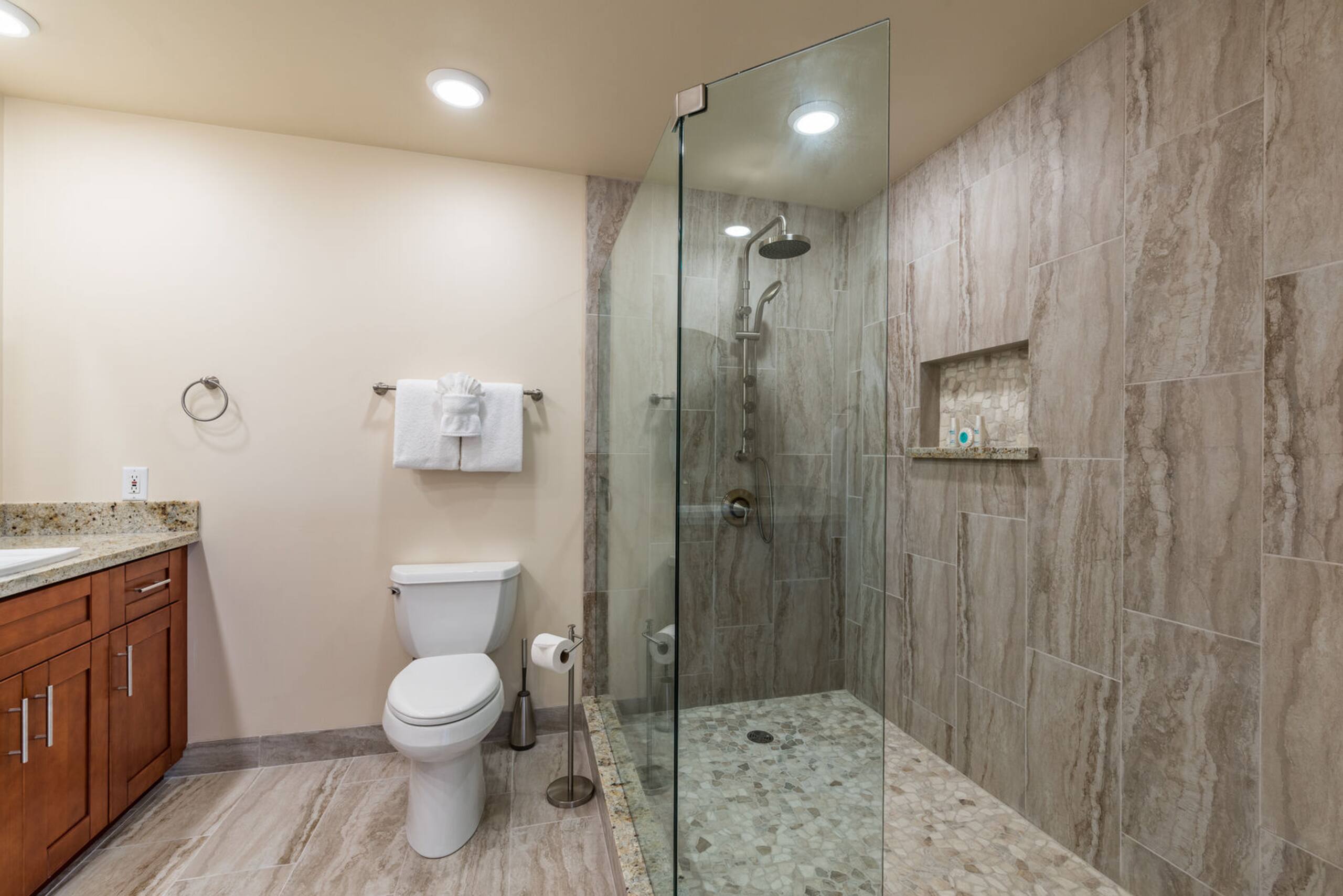 Condo in Lahaina · ★4.89 · 2 bedrooms · 2 beds · 2 baths - Image 22