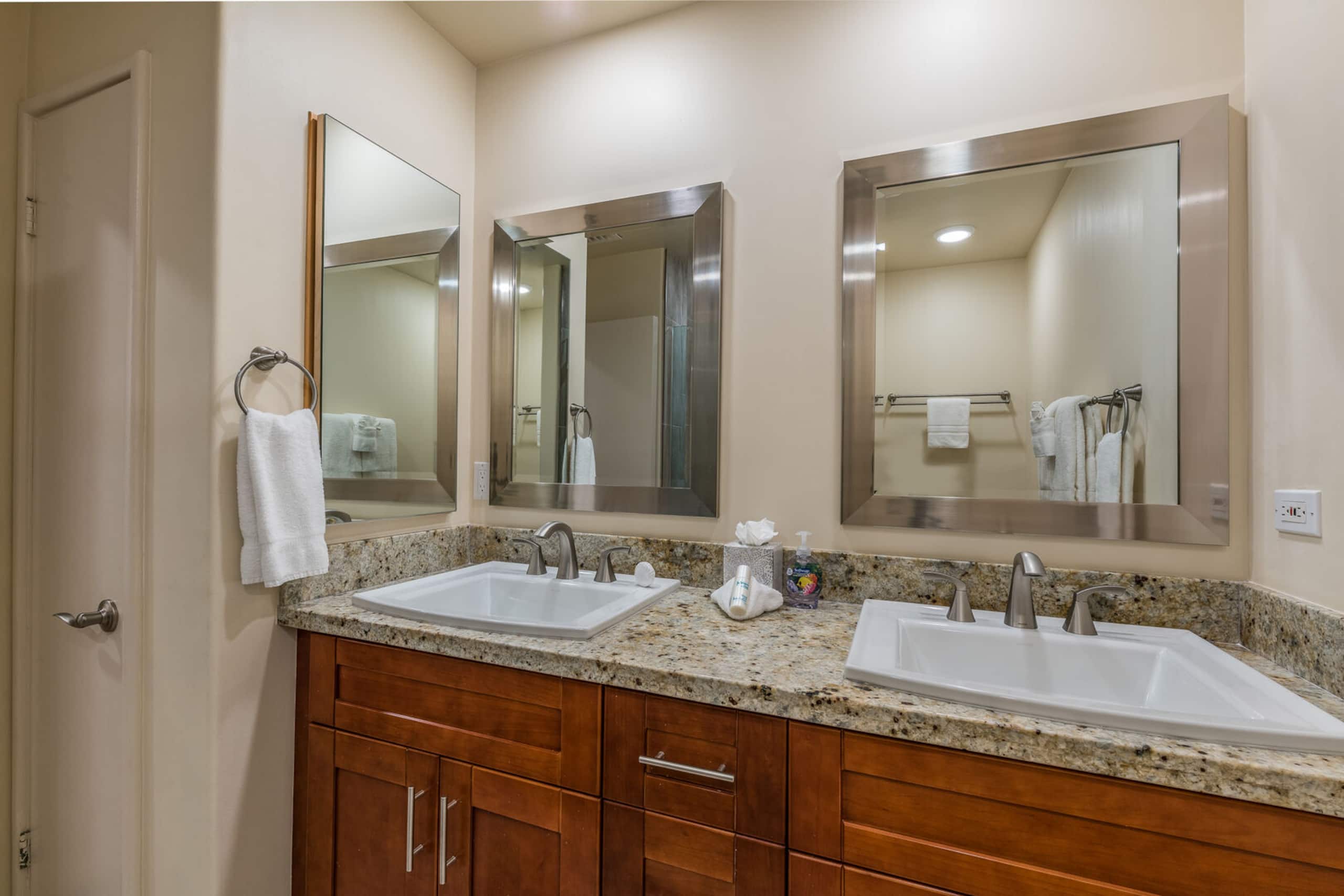 Condo in Lahaina · ★4.89 · 2 bedrooms · 2 beds · 2 baths - Image 24