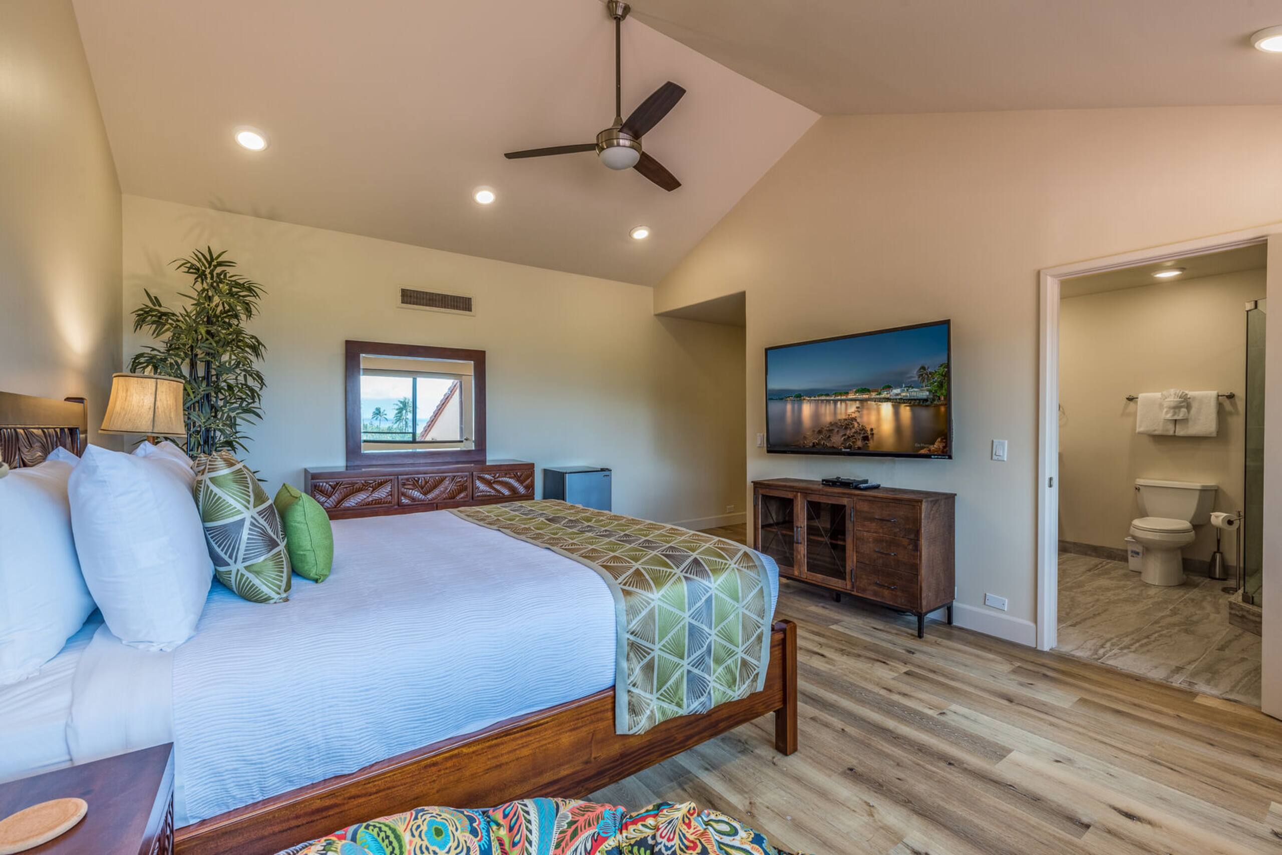 Condo in Lahaina · ★4.89 · 2 bedrooms · 2 beds · 2 baths - Image 19