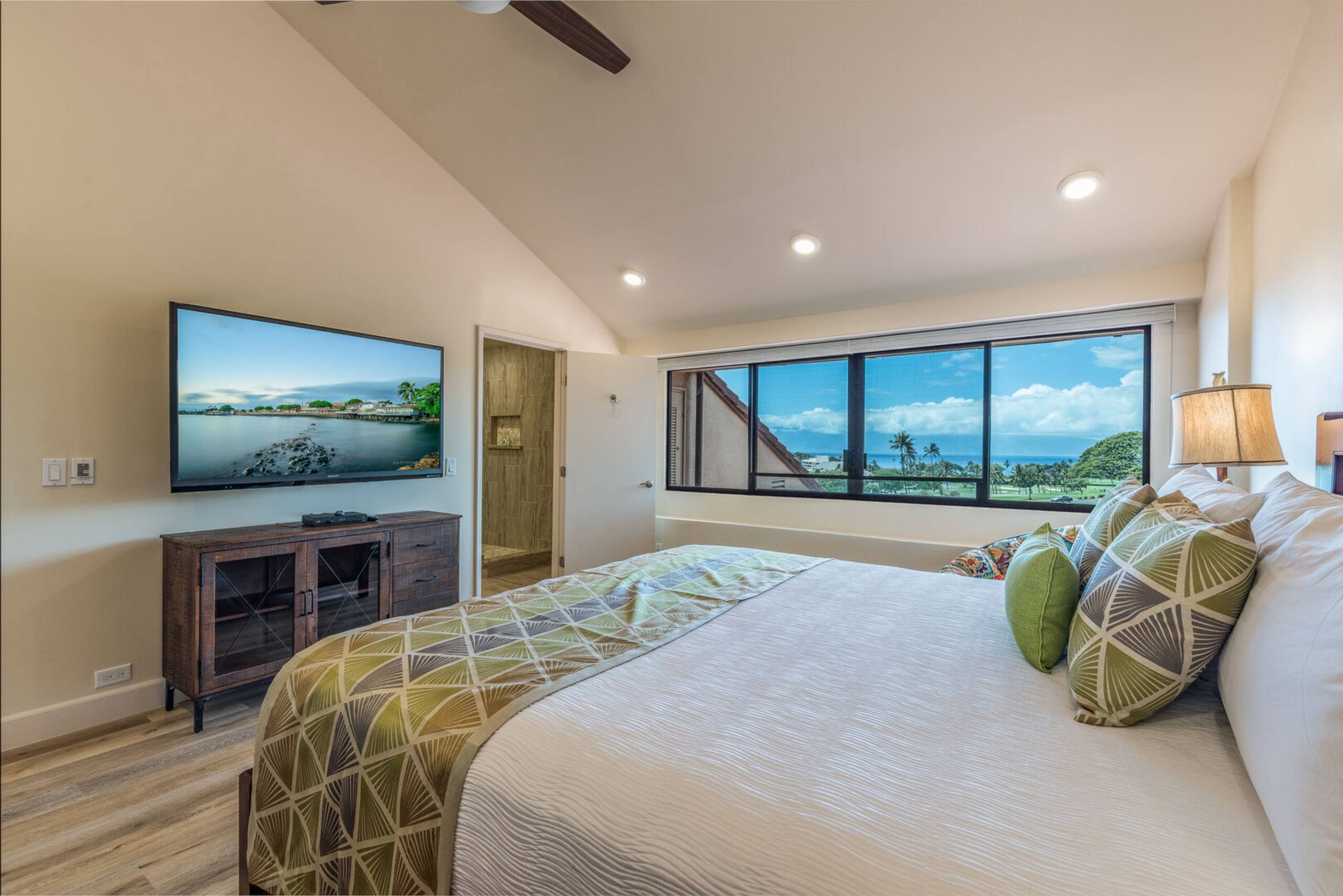 Condo in Lahaina · ★4.89 · 2 bedrooms · 2 beds · 2 baths - Image 18