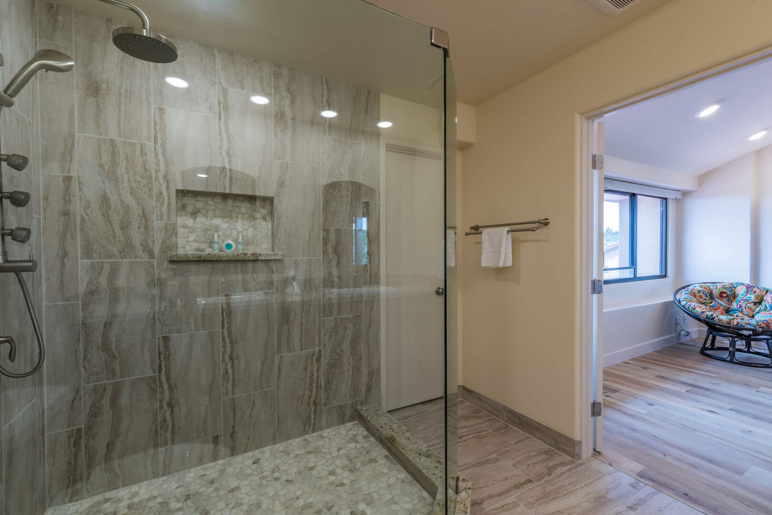 Condo in Lahaina · ★4.89 · 2 bedrooms · 2 beds · 2 baths - Image 23