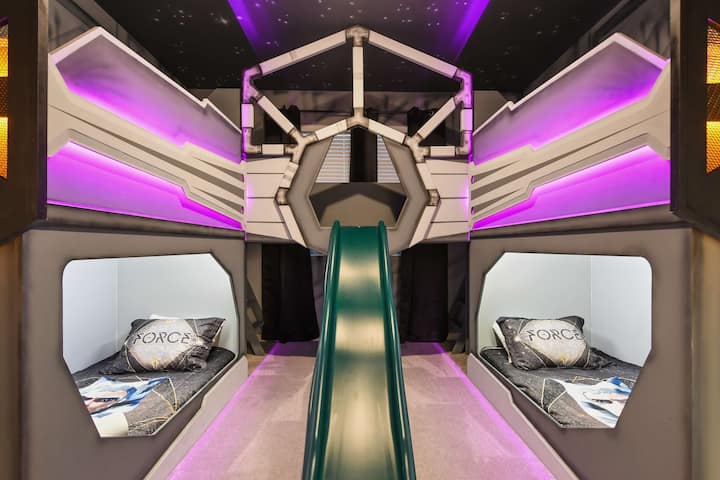 Luxe Stay! Spider-man Arcade & Theater Near Disney - Kissimmee, FL