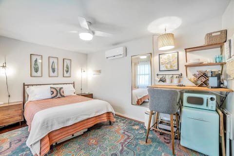 Successful Airbnb property: Cozy Private Guest Suite Centrally Located in Santa Rosa