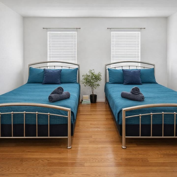 [საძინებელი #4] აღჭურვილია ორი ახალი საწოლით