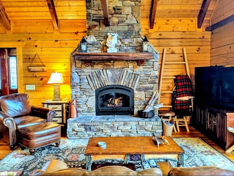 Log Cabin Hot Tub, Views + Biltmore Pass