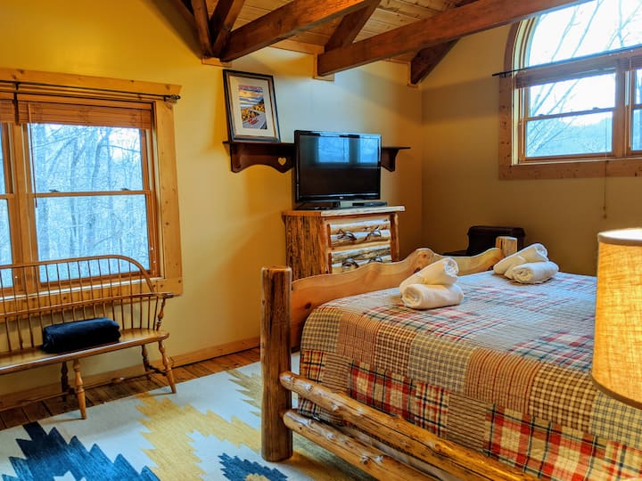 Upper Level - Main Suite/Bedroom Three - King Bed