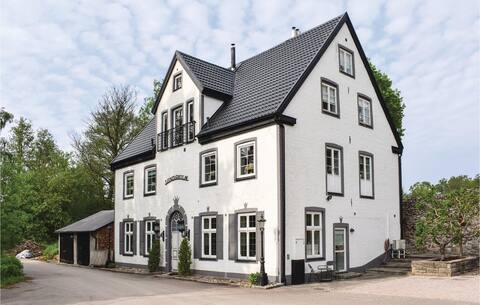 Lovely home in Klippan with sauna