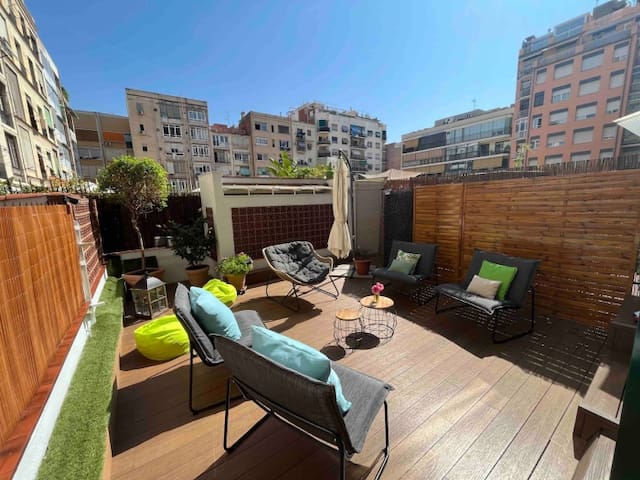 Piso con Terraza Privada en Sant Antoni Barcelona