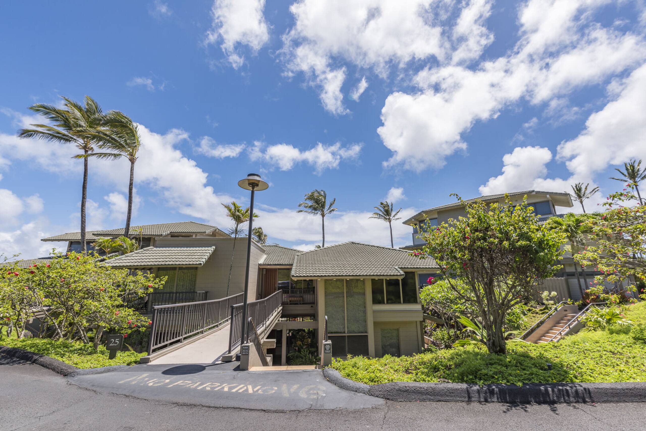 Condo in Lahaina · ★4.8 · 1 bedroom · 2 beds · 1 bath - Image 25