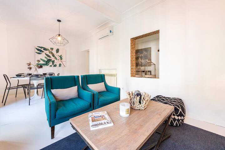 Bright apartment next to Puerta de Alcalá. Chueca gallery image 4