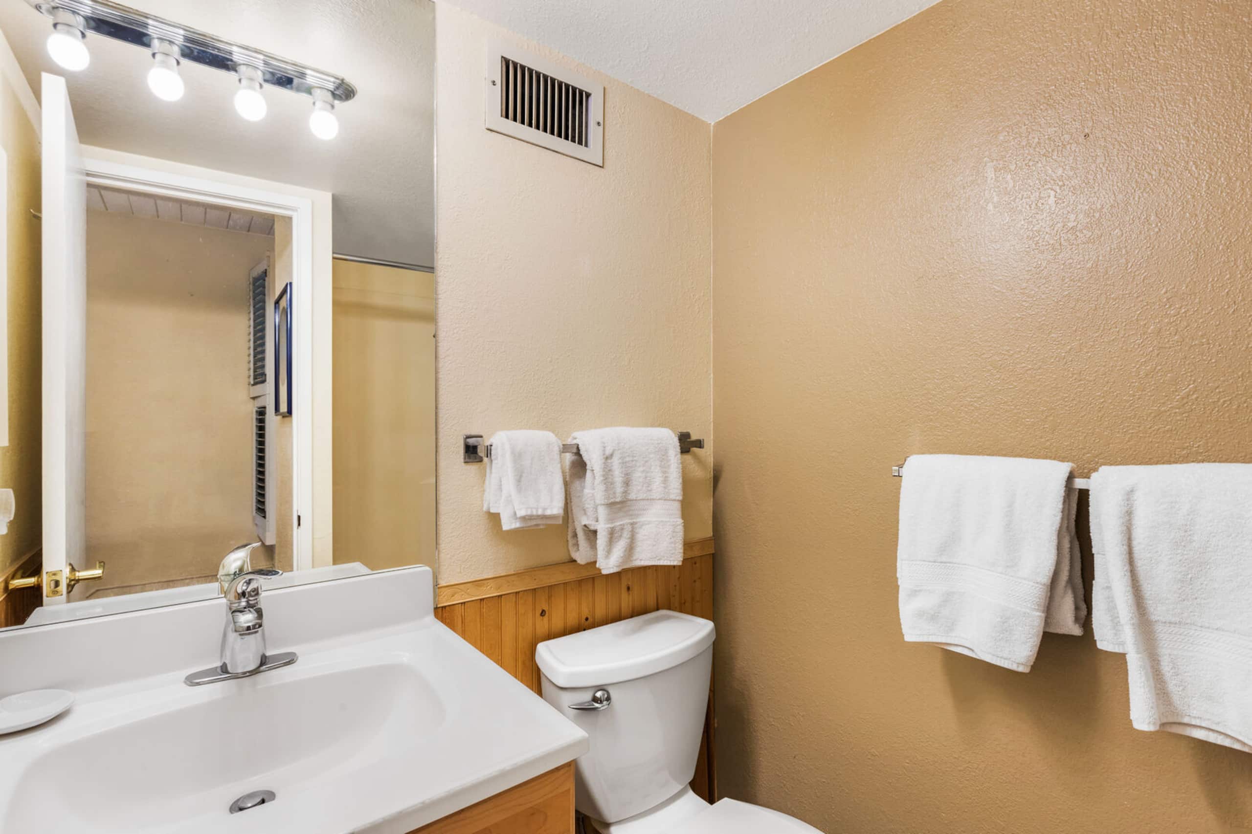 Condo in Kihei · ★4.58 · 2 bedrooms · 4 beds · 2 baths - Image 26