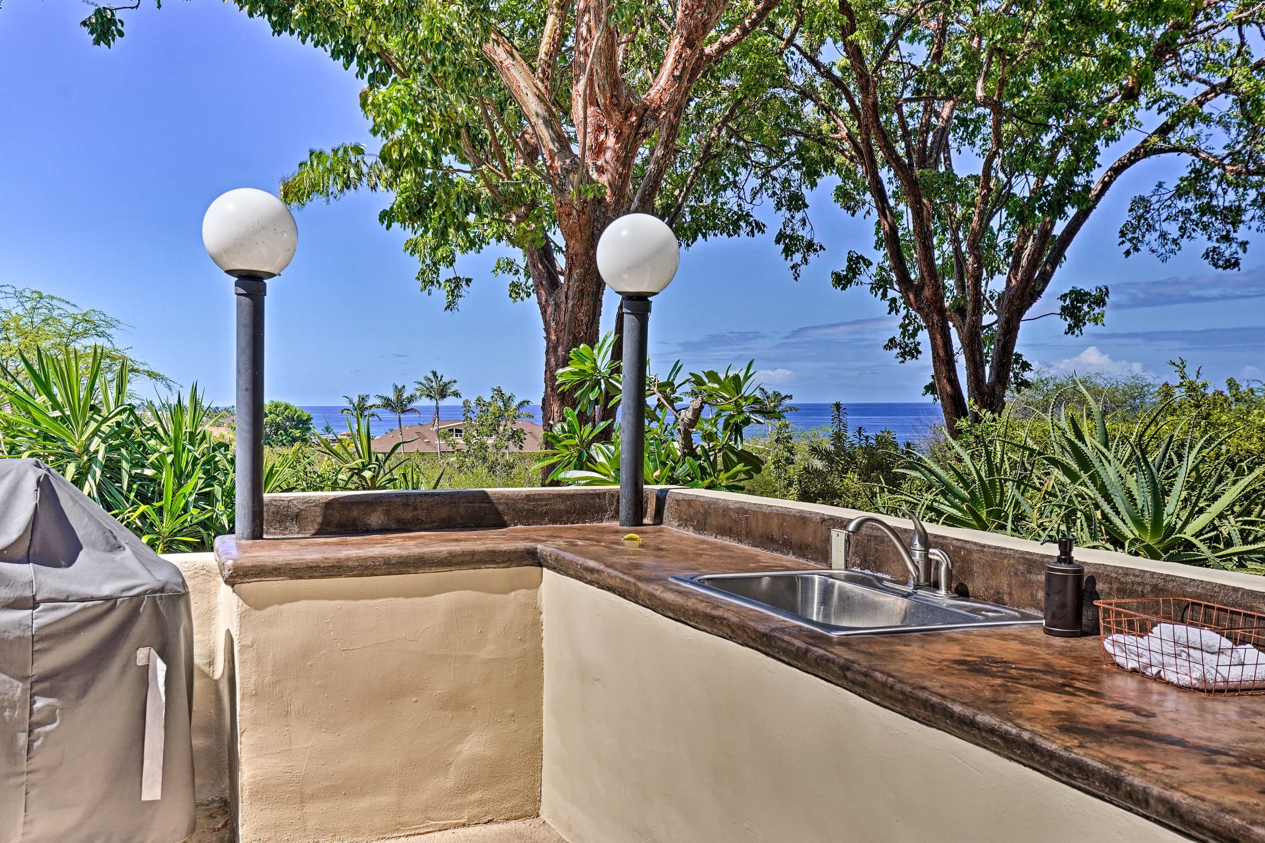 Condo in Kailua-Kona · ★4.47 · 2 bedrooms · 2 beds · 1.5 baths - Image 32