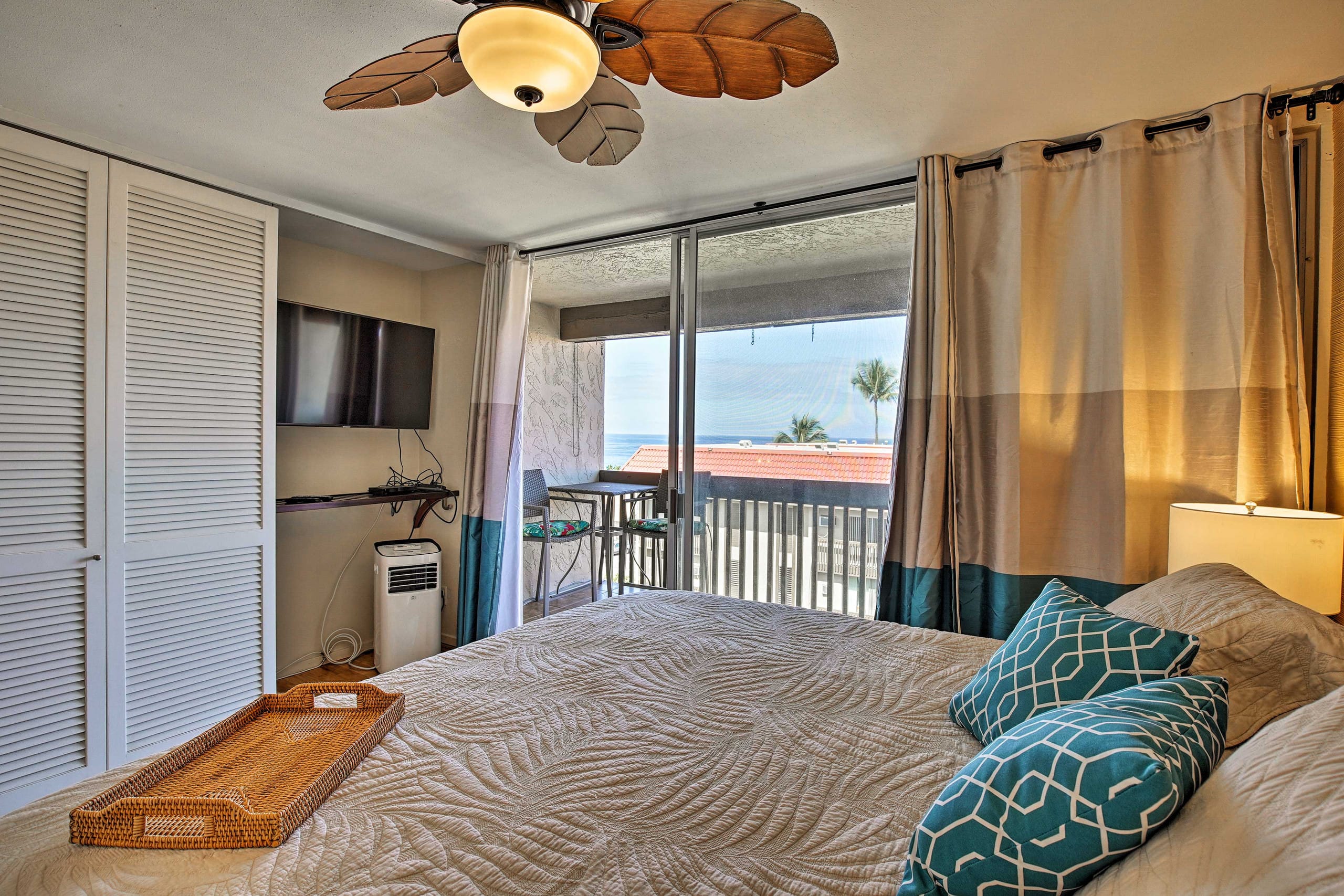 Condo in Kailua-Kona · ★4.47 · 2 bedrooms · 2 beds · 1.5 baths - Image 11