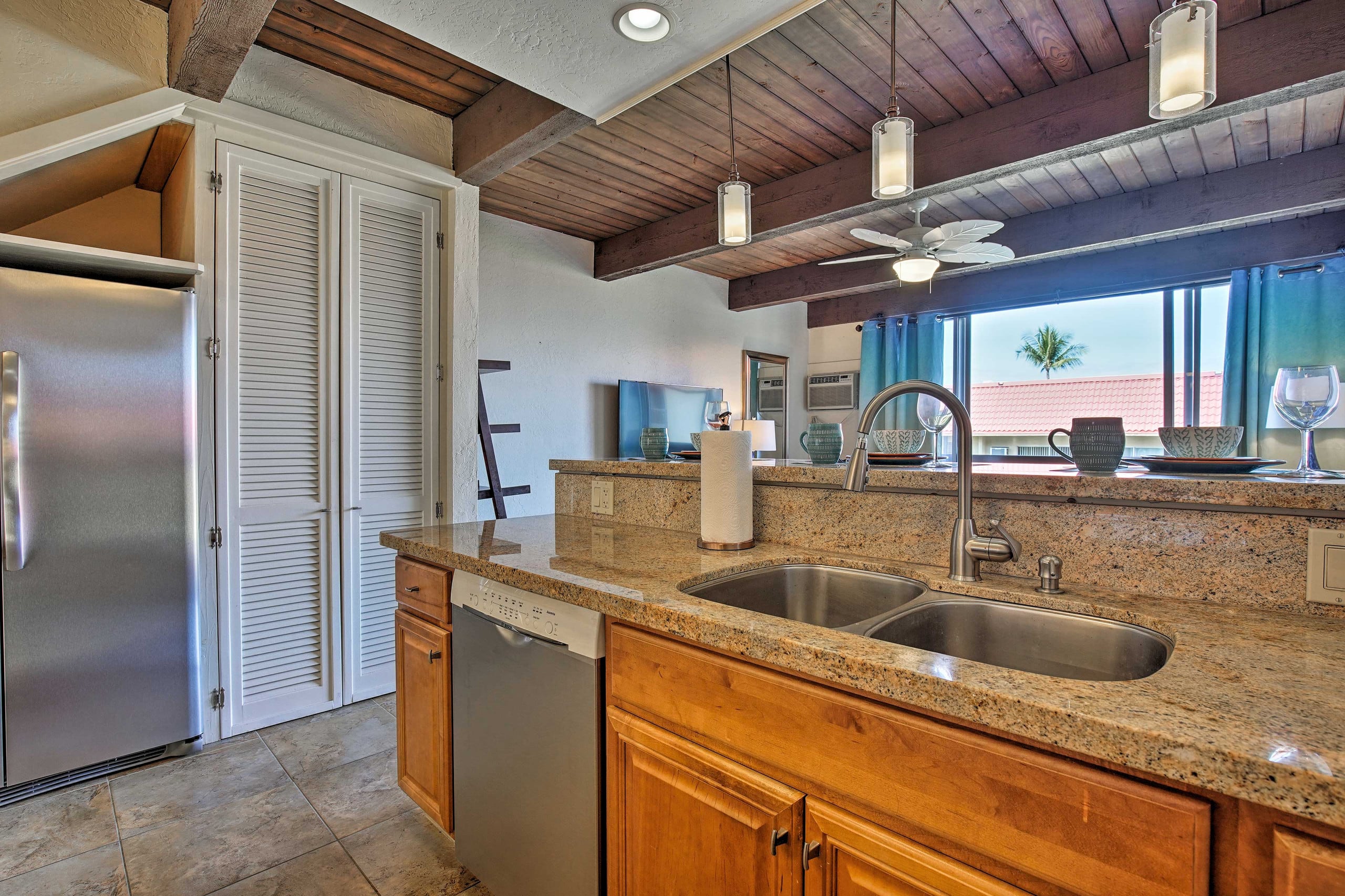 Condo in Kailua-Kona · ★4.47 · 2 bedrooms · 2 beds · 1.5 baths - Image 9
