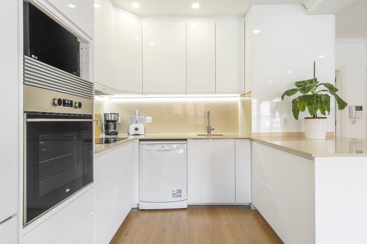 LvPremier Amoreiras AM3- modern, space, ac, lift gallery image 4