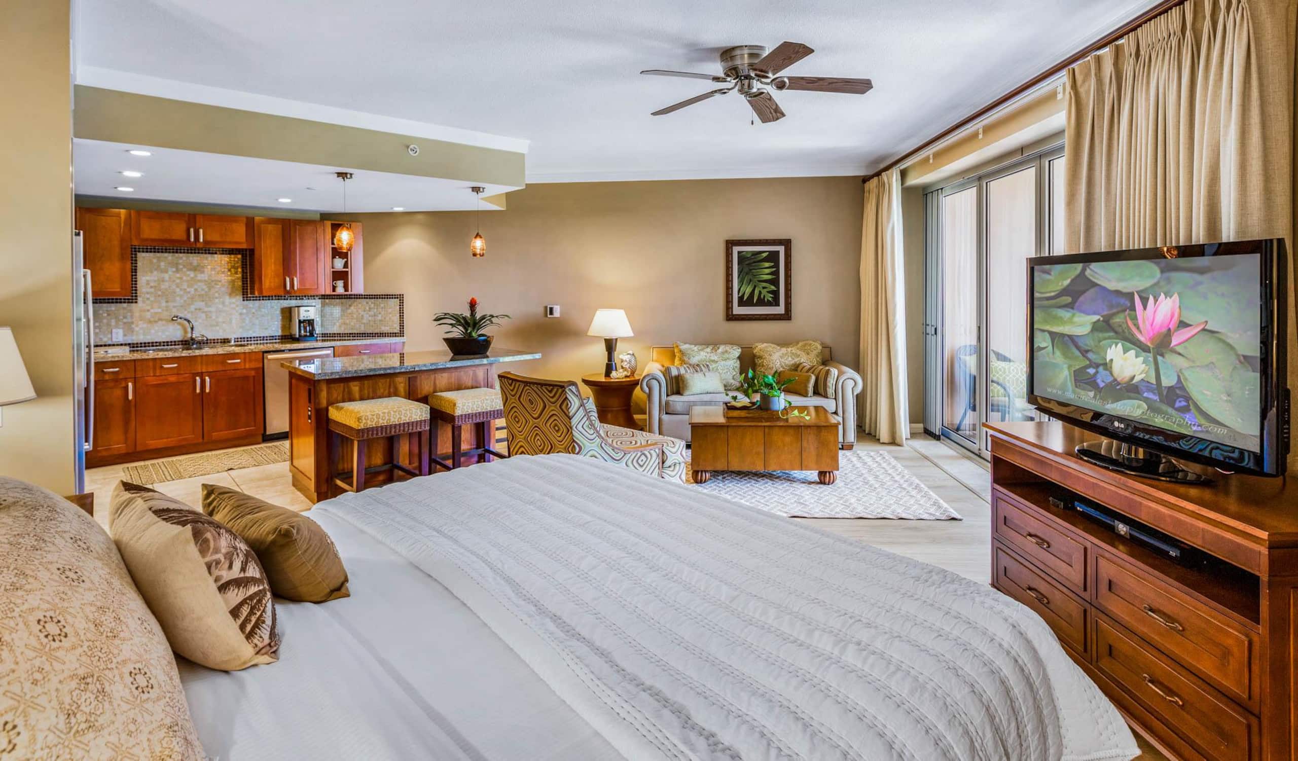 Condo in Lahaina · ★4.91 · 1 bedroom · 2 beds · 1 bath - Image 9