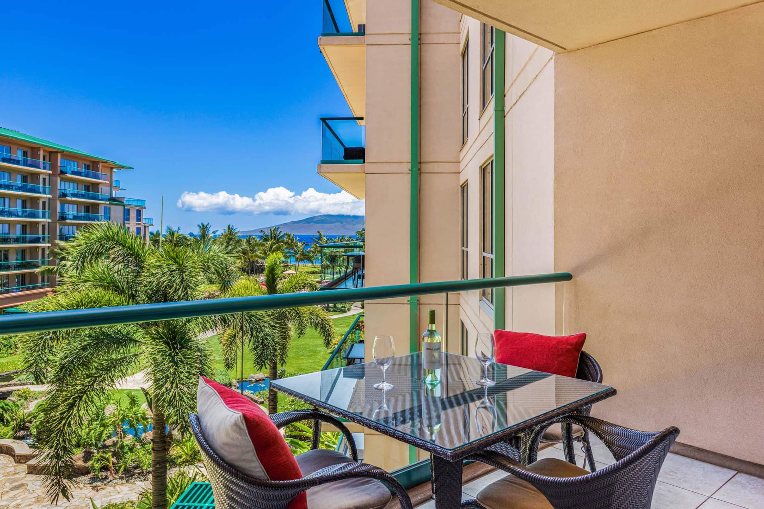 Condo in Lahaina · ★4.91 · 1 bedroom · 2 beds · 1 bath - Image 4