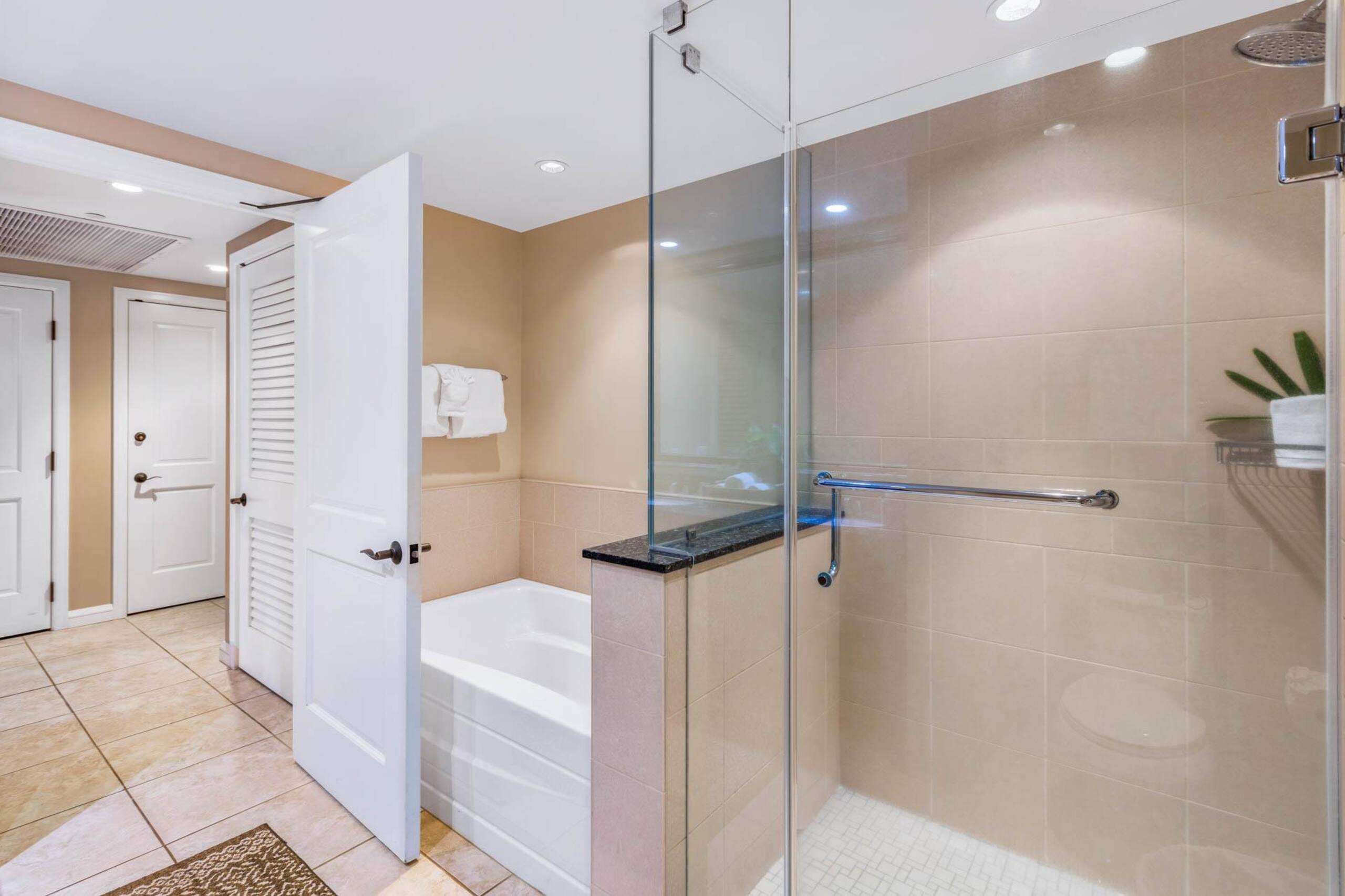 Condo in Lahaina · ★4.91 · 1 bedroom · 2 beds · 1 bath - Image 22