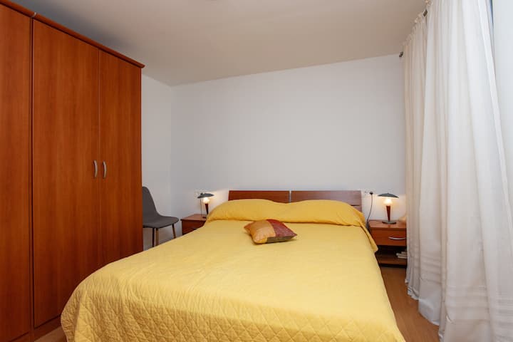 卧室二，表面： 12平方米