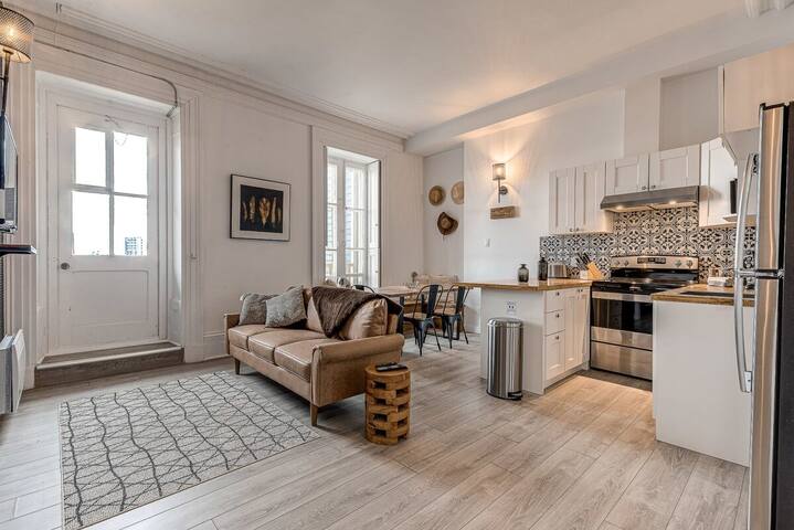 Manoir des Remparts- Renovated 3 Bedroom Oasis gallery image 2