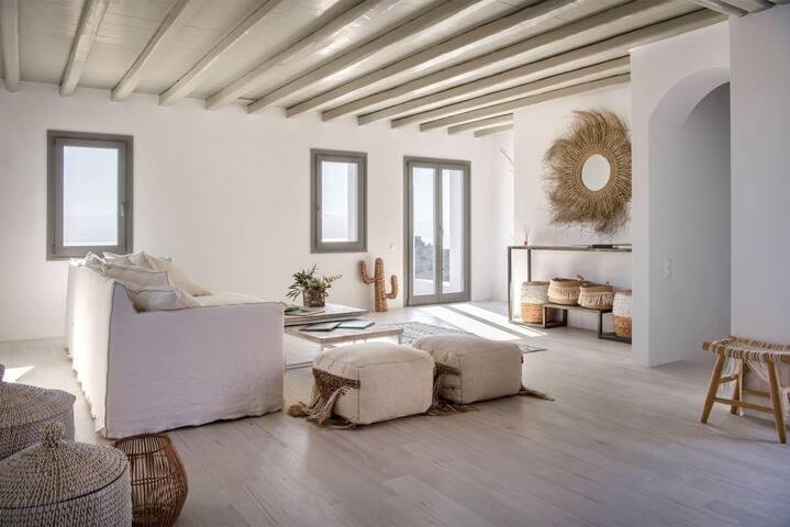 Rising Sun sea view Villa near the beach Paros gallery image 3