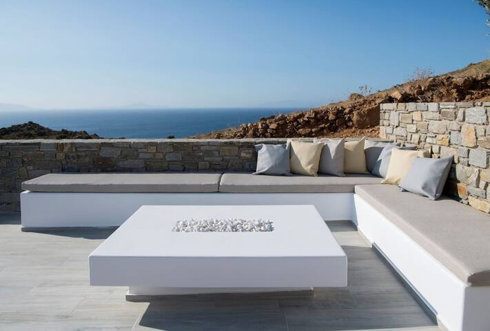 Rising Sun sea view Villa near the beach Paros gallery image 4
